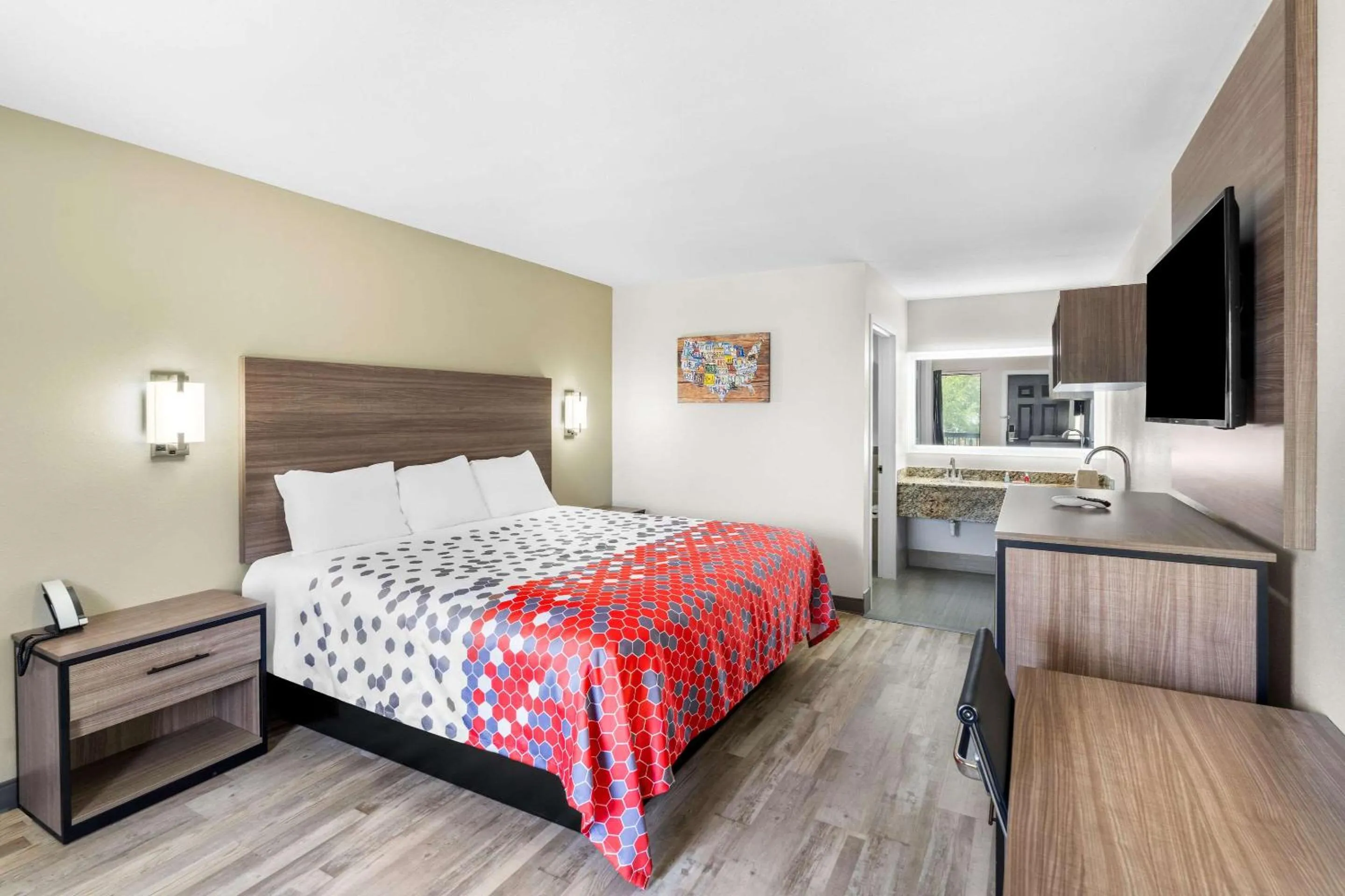 Bedroom, Bed in Econo Lodge Inn & Suites Ocean Springs - Biloxi