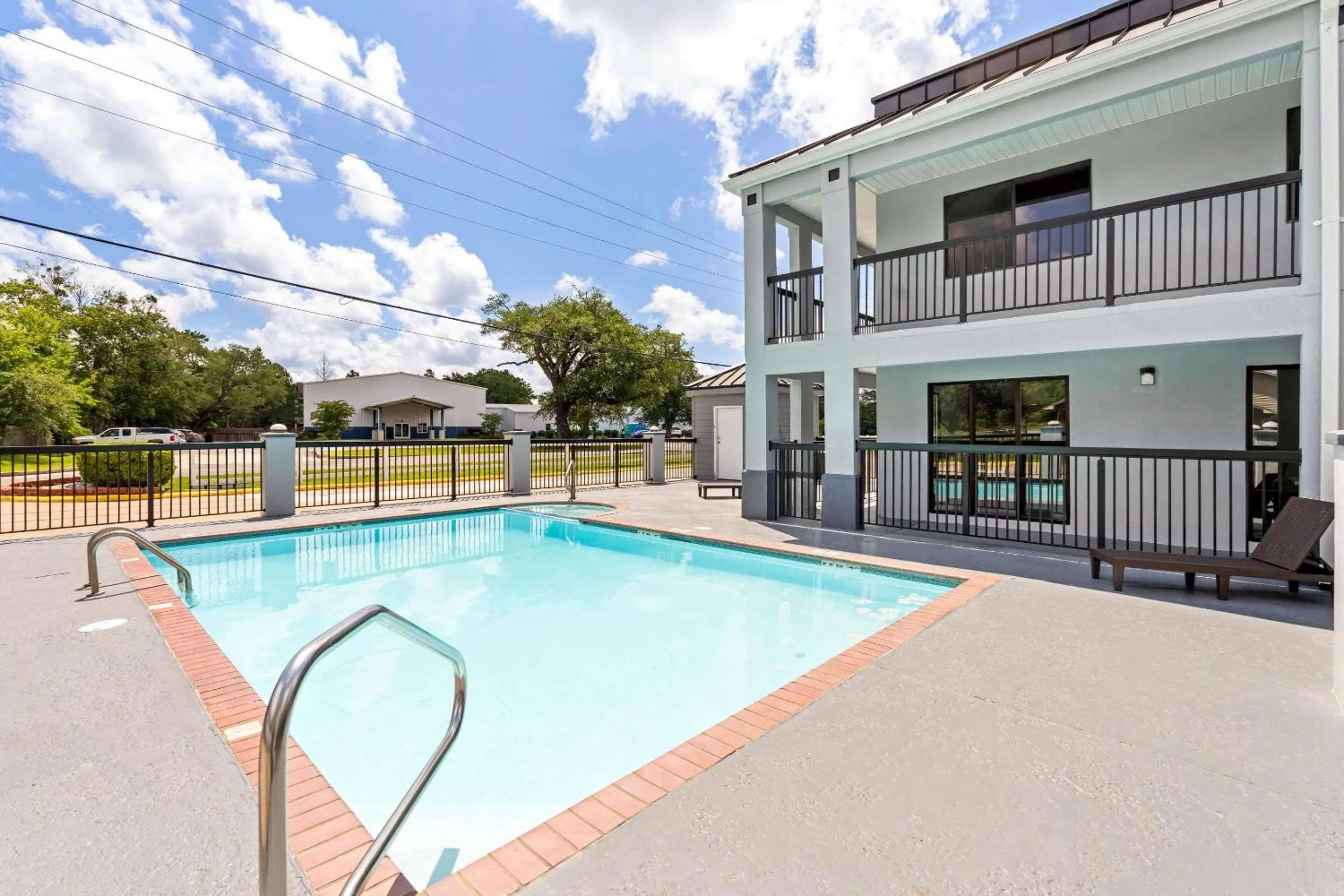 Swimming pool in Econo Lodge Inn & Suites Ocean Springs - Biloxi