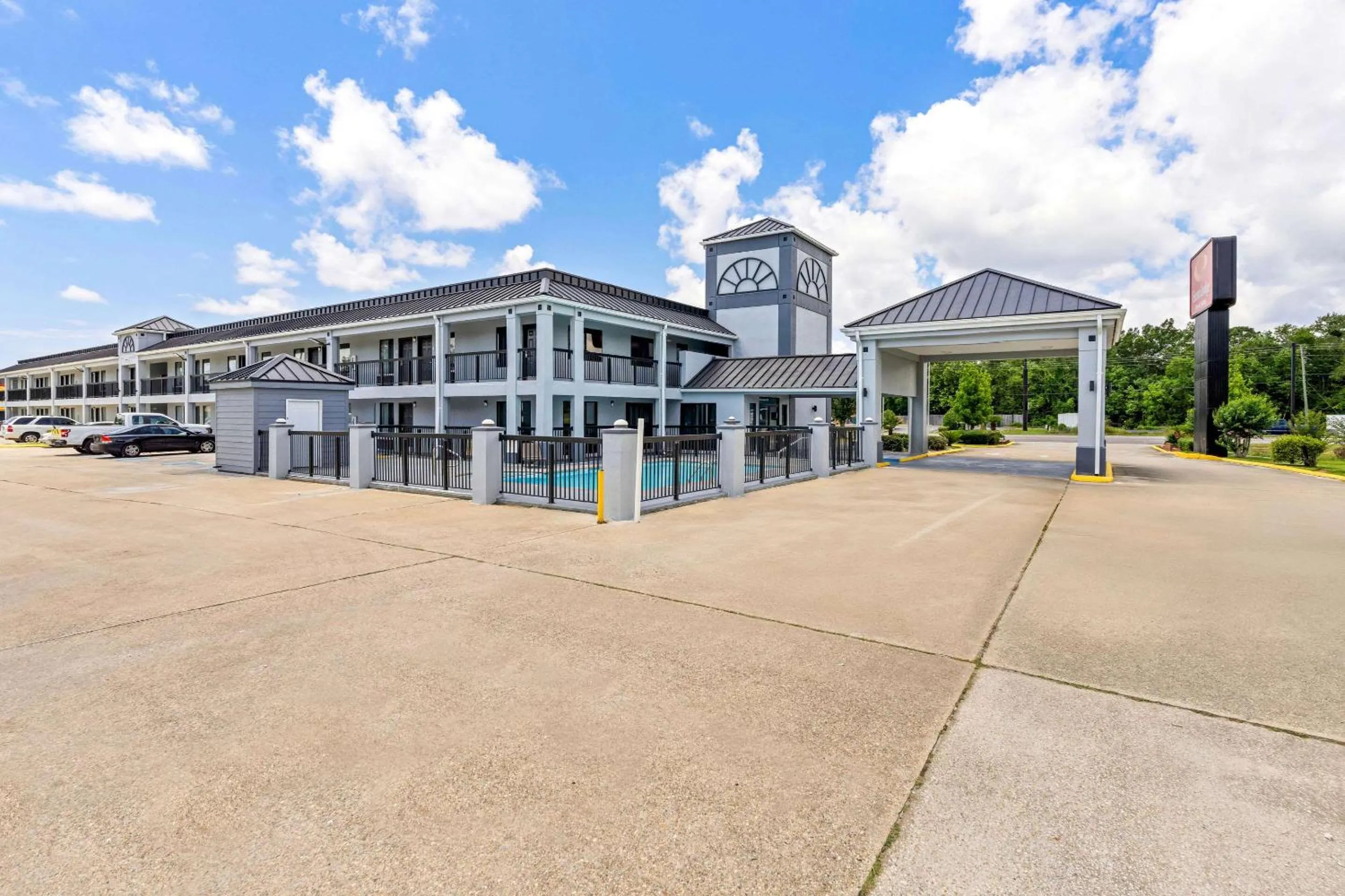 Property building in Econo Lodge Inn & Suites Ocean Springs - Biloxi