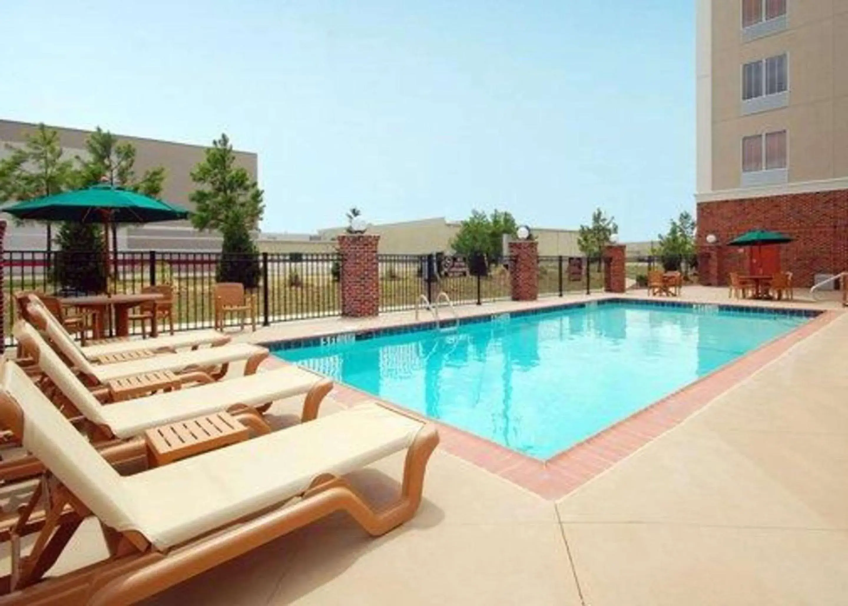 Swimming pool in Comfort Suites Flowood - Jackson Airport Swimming pool in Comfort Suites Flowood - Jackson Airport