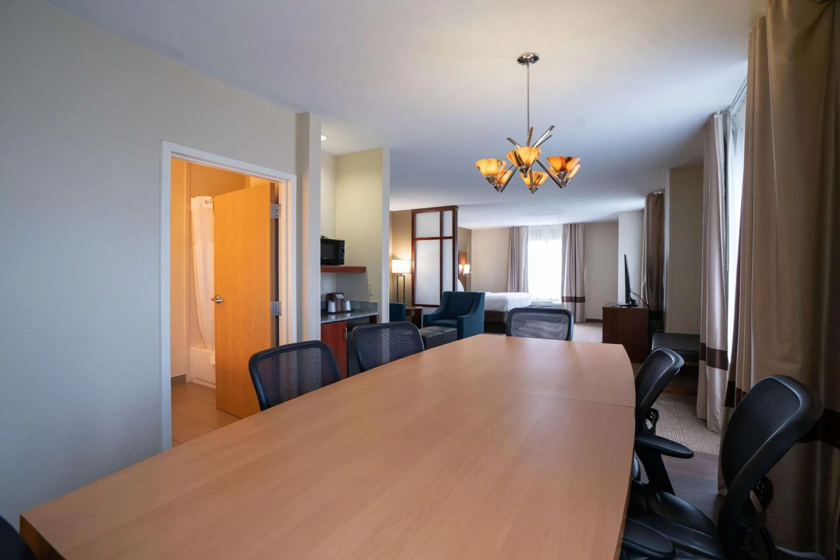 Bedroom in Comfort Suites Flowood - Jackson Airport