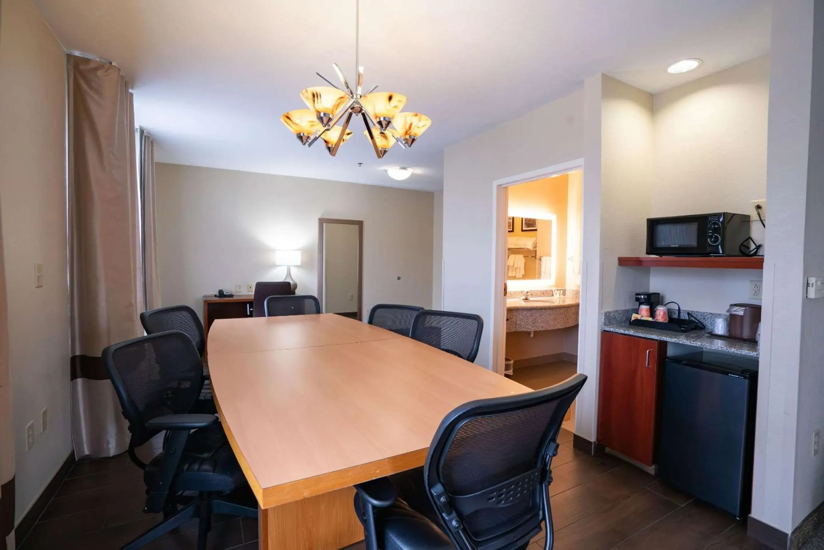 Bedroom in Comfort Suites Flowood - Jackson Airport Bedroom in Comfort Suites Flowood - Jackson Airport