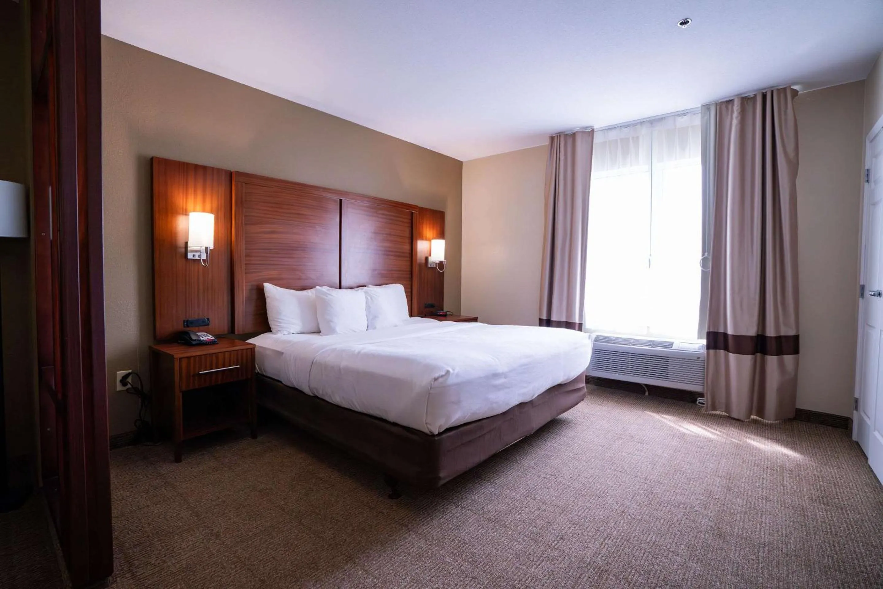 Bedroom, Bed in Comfort Suites Flowood - Jackson Airport