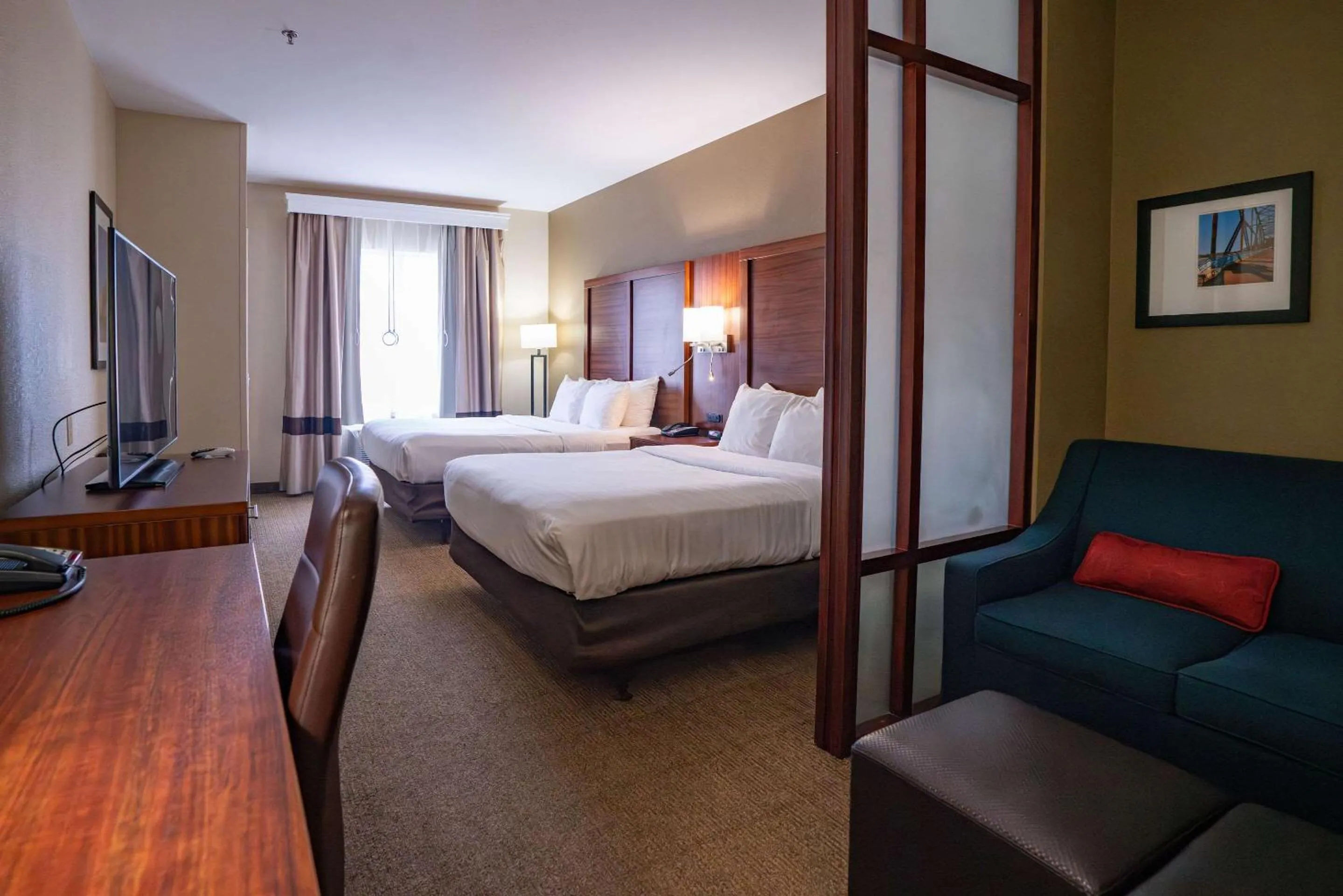 Bedroom, Bed in Comfort Suites Flowood - Jackson Airport