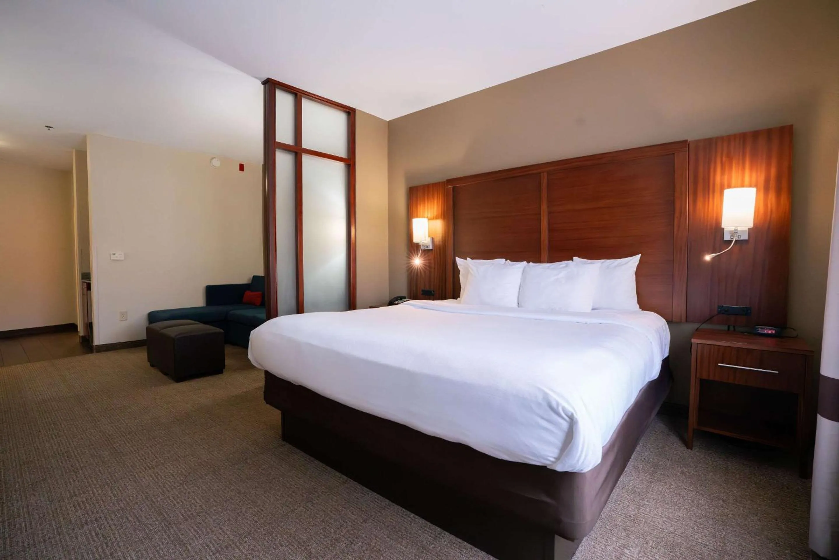 Bedroom, Bed in Comfort Suites Flowood - Jackson Airport