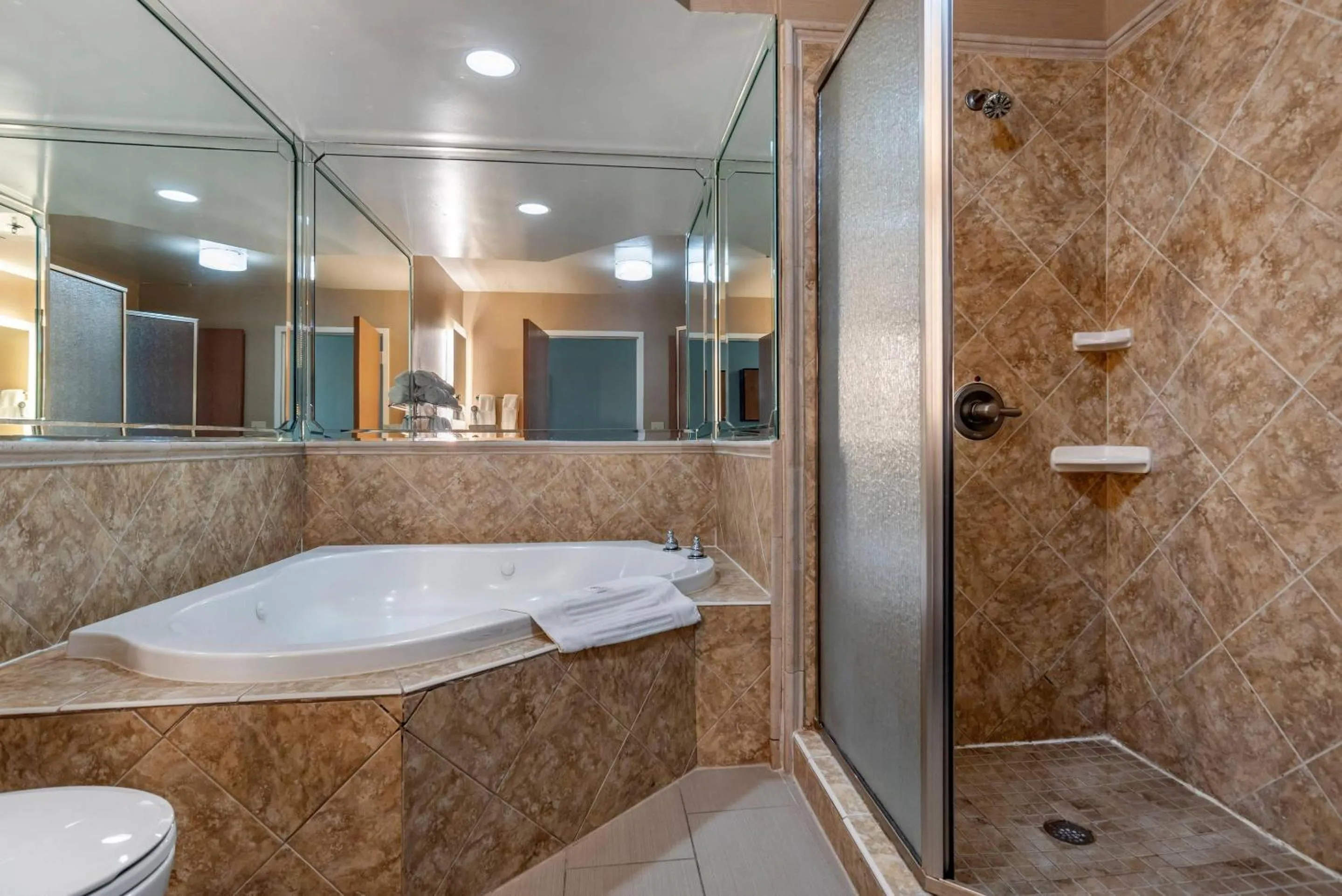 Bedroom in Comfort Suites Vicksburg