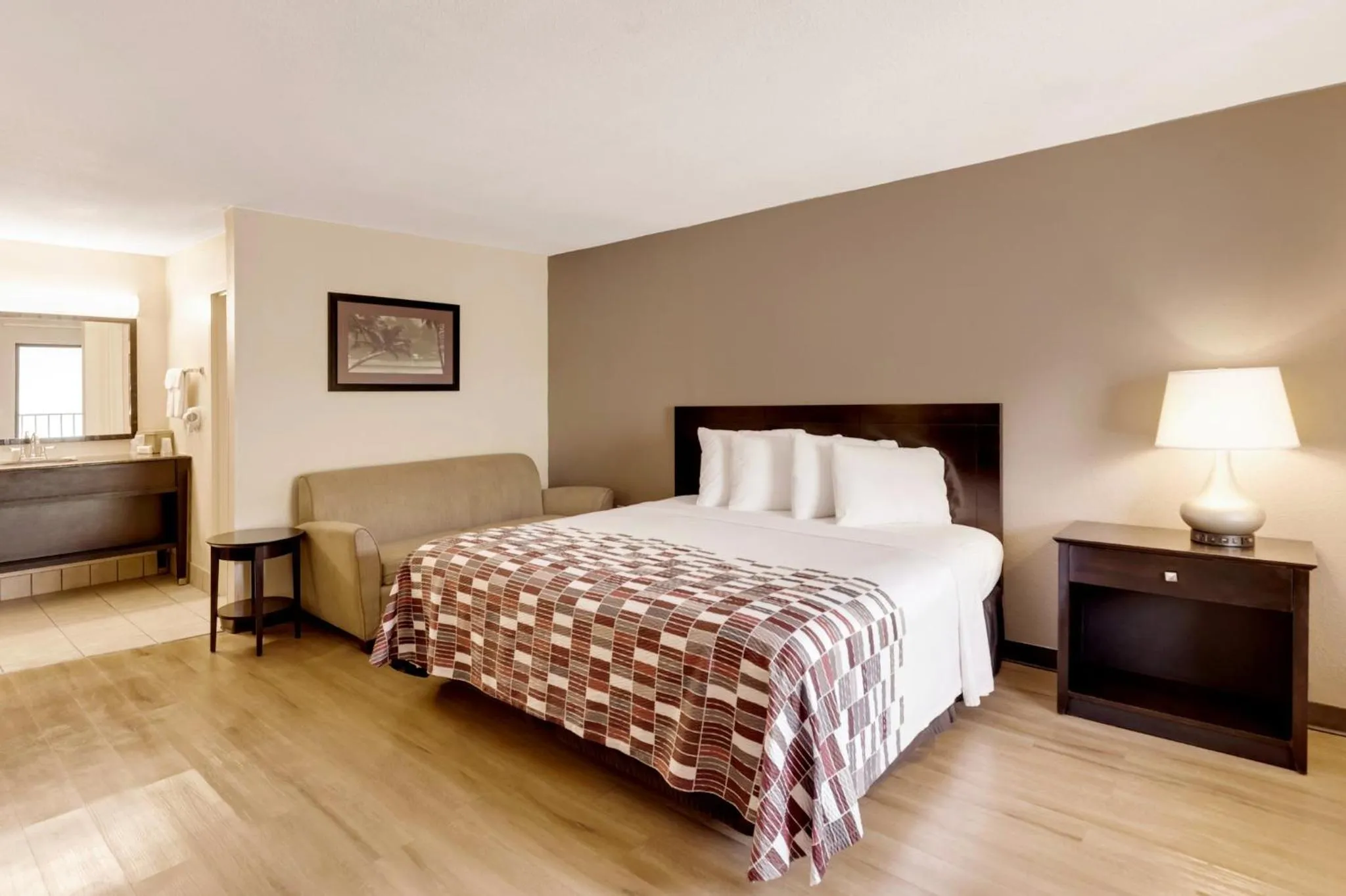 Photo of the whole room, Bed in Red Roof Inn Gulfport - Biloxi Airport