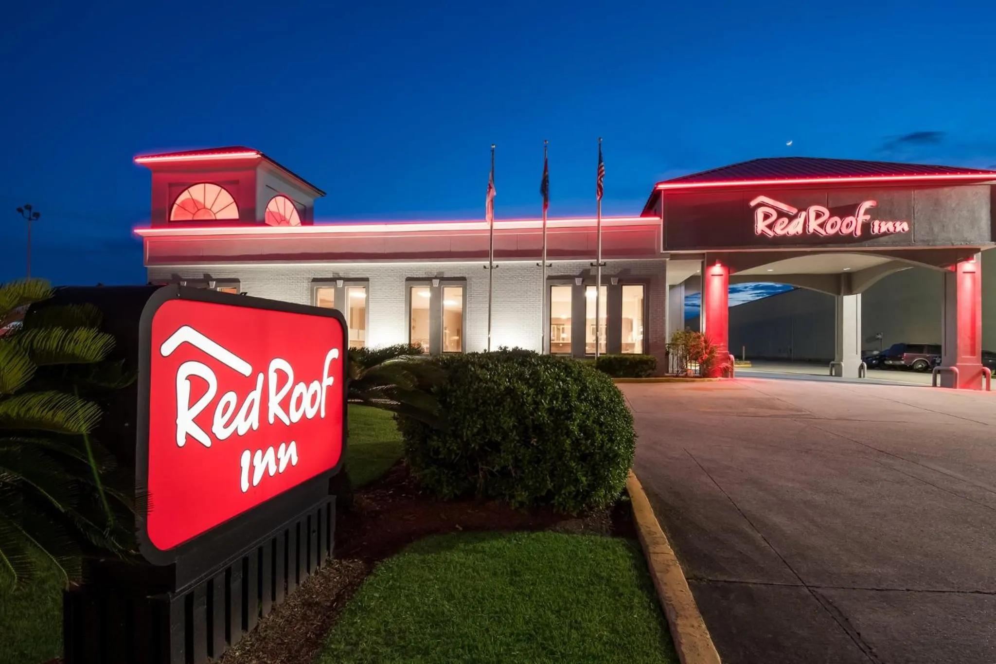 Property building in Red Roof Inn Gulfport - Biloxi Airport