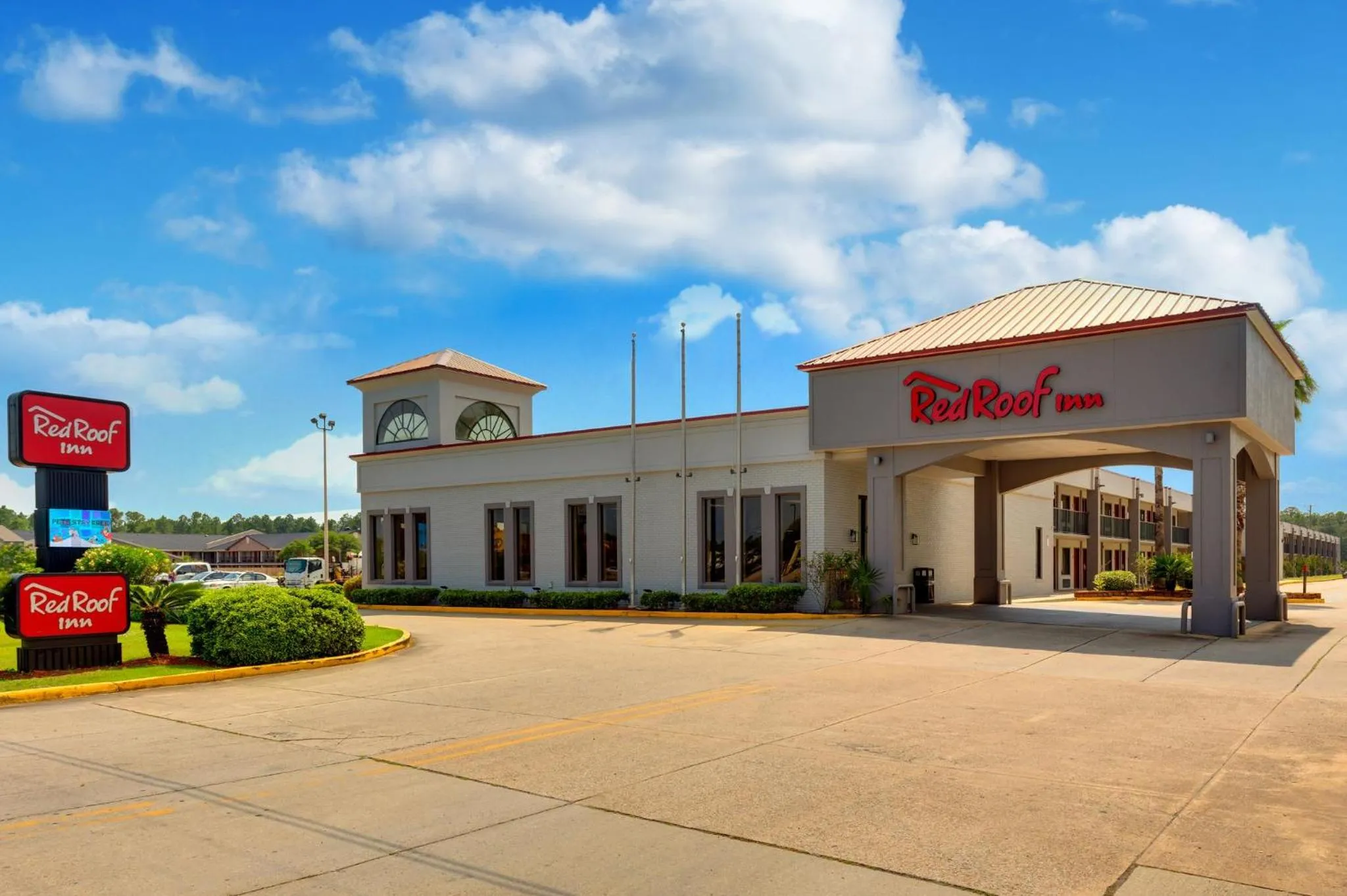 Property building in Red Roof Inn Gulfport - Biloxi Airport