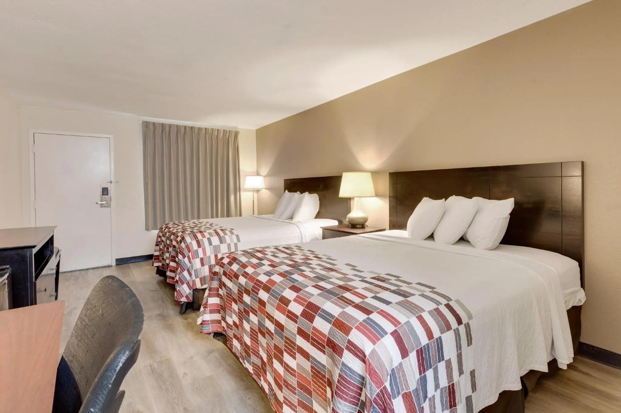 Photo of the whole room, Bed in Red Roof Inn Gulfport - Biloxi Airport