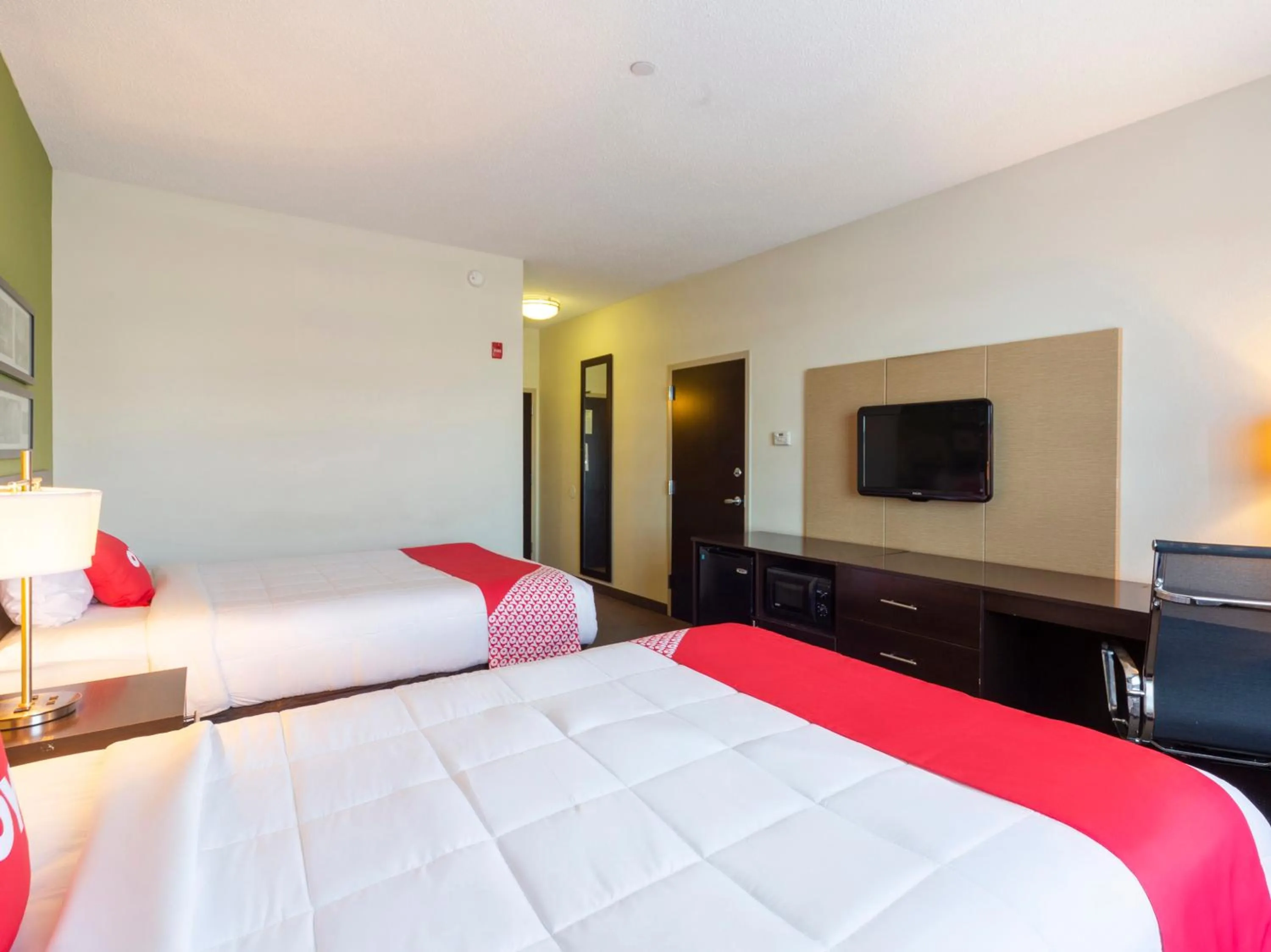 TV and multimedia in Ramada by Wyndham Jackson MS