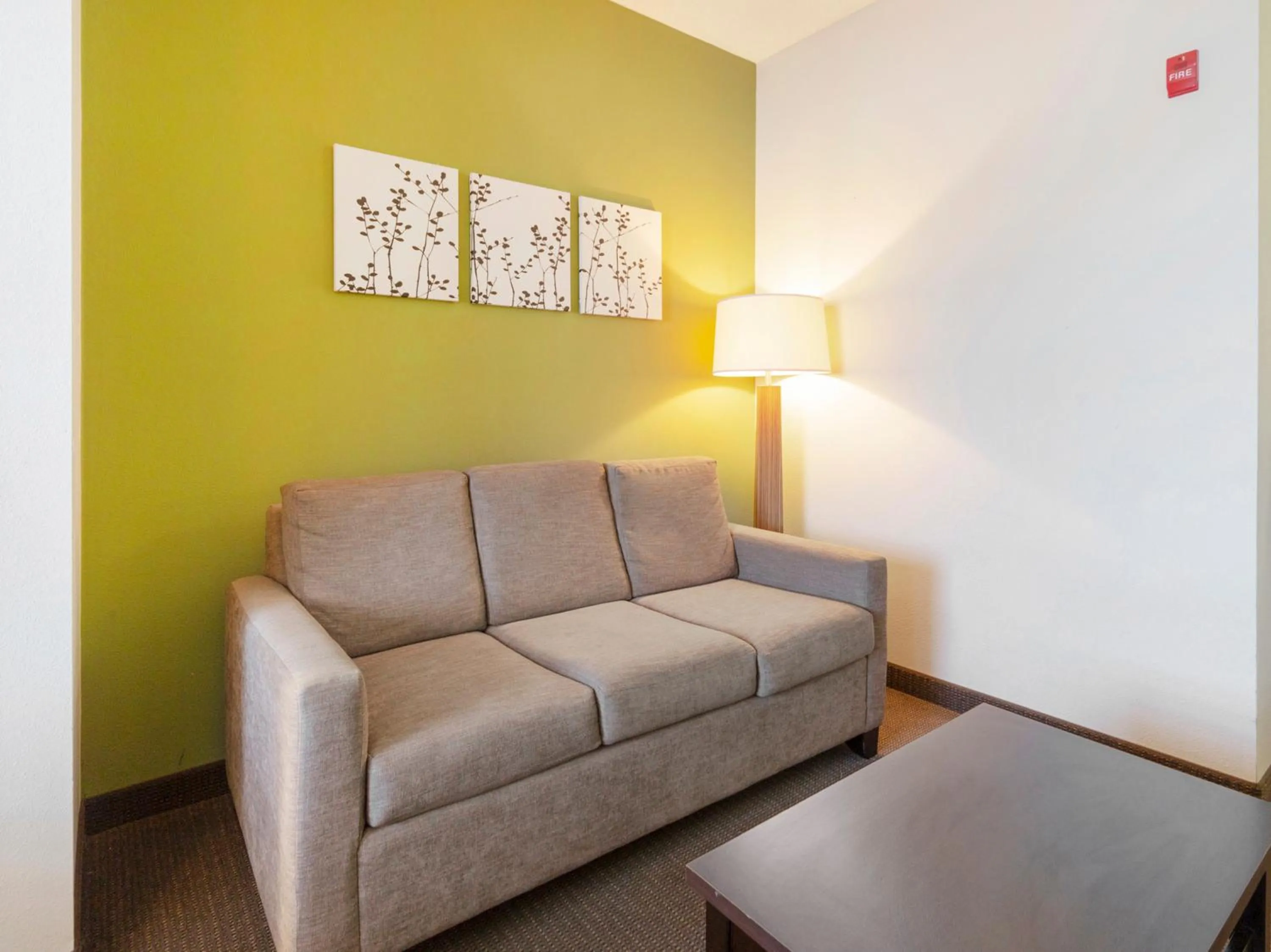 Seating Area in Ramada by Wyndham Jackson MS