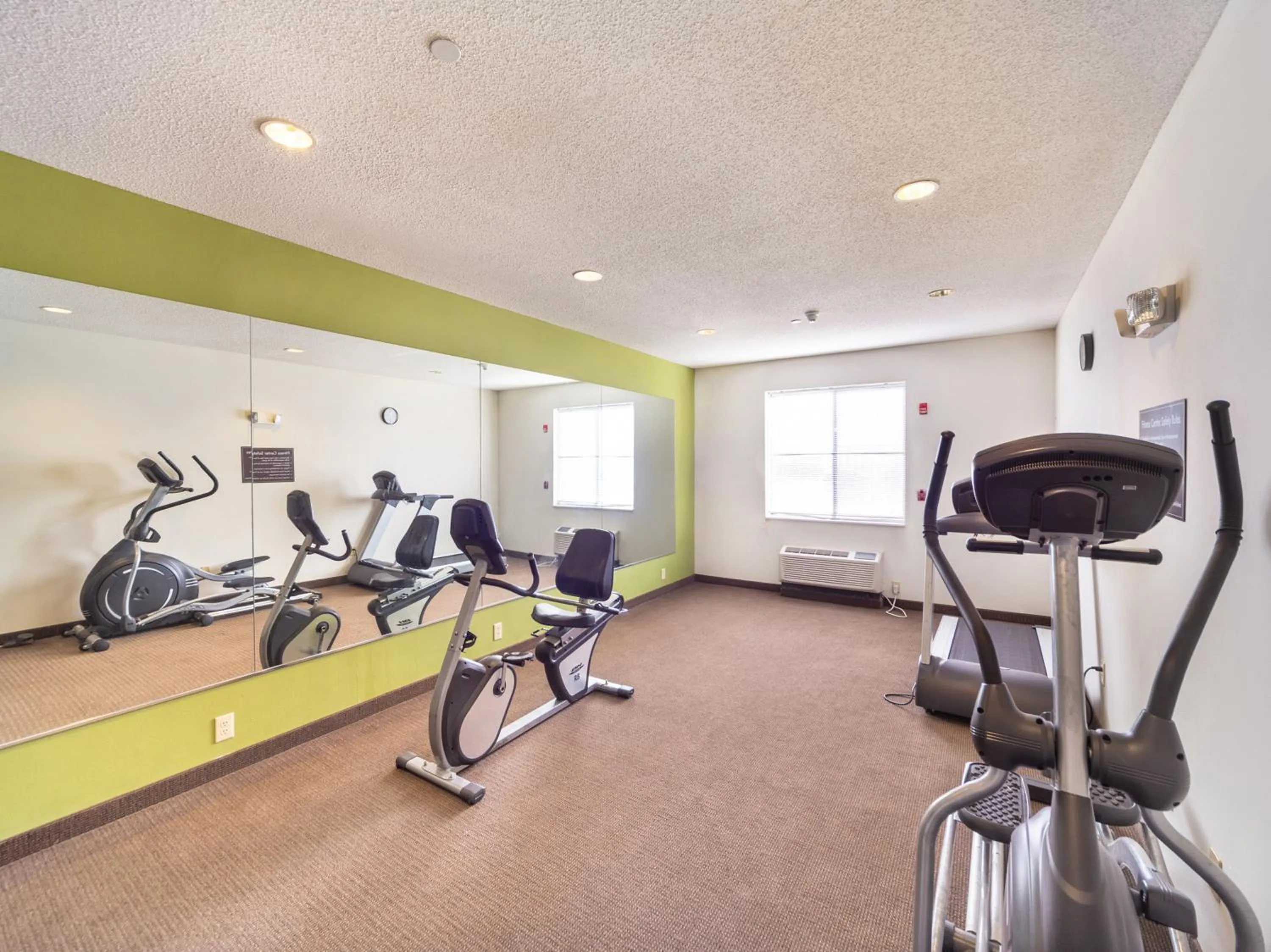 Fitness centre/facilities, Fitness Center/Facilities in Ramada by Wyndham Jackson MS