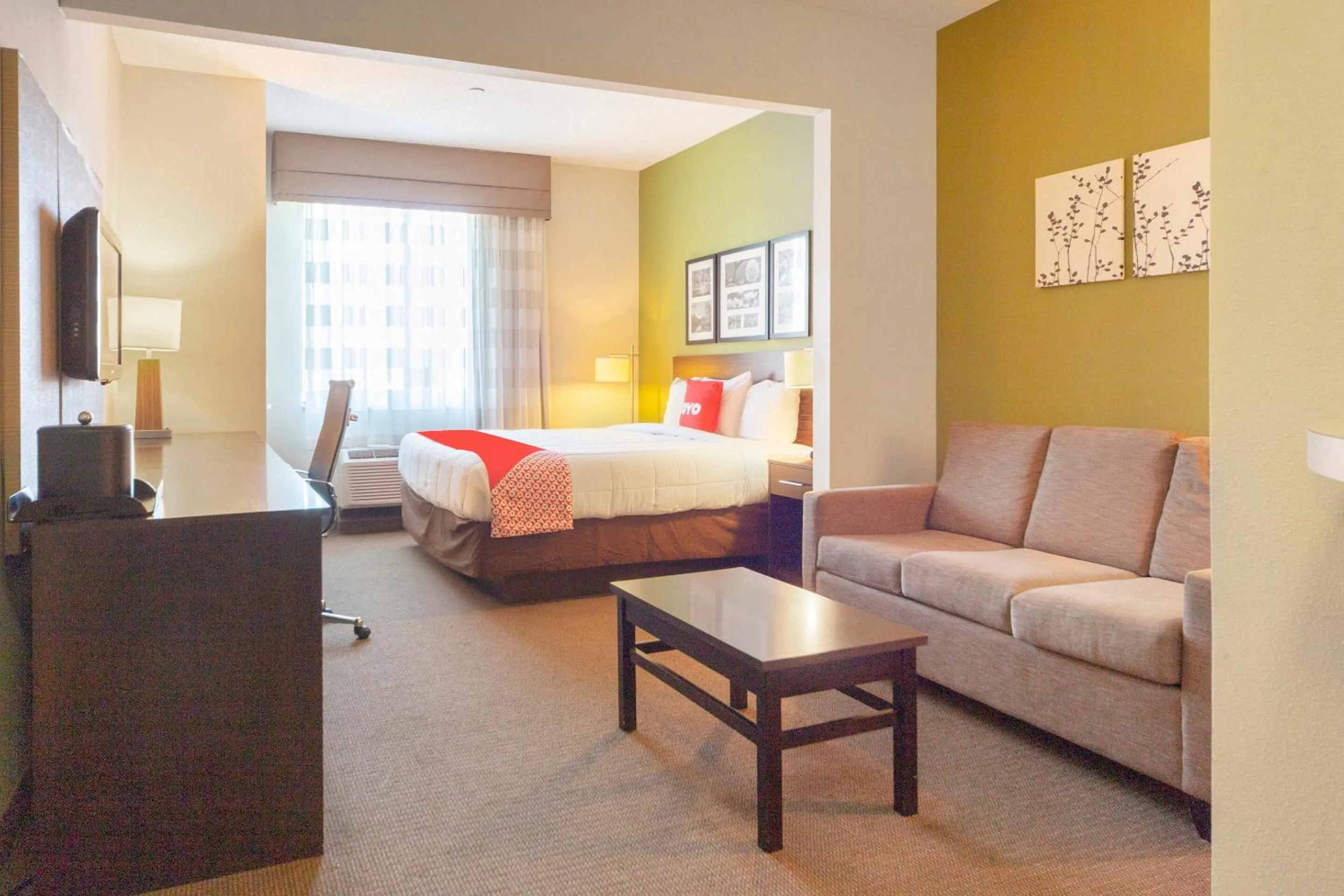 TV and multimedia in Ramada by Wyndham Jackson MS