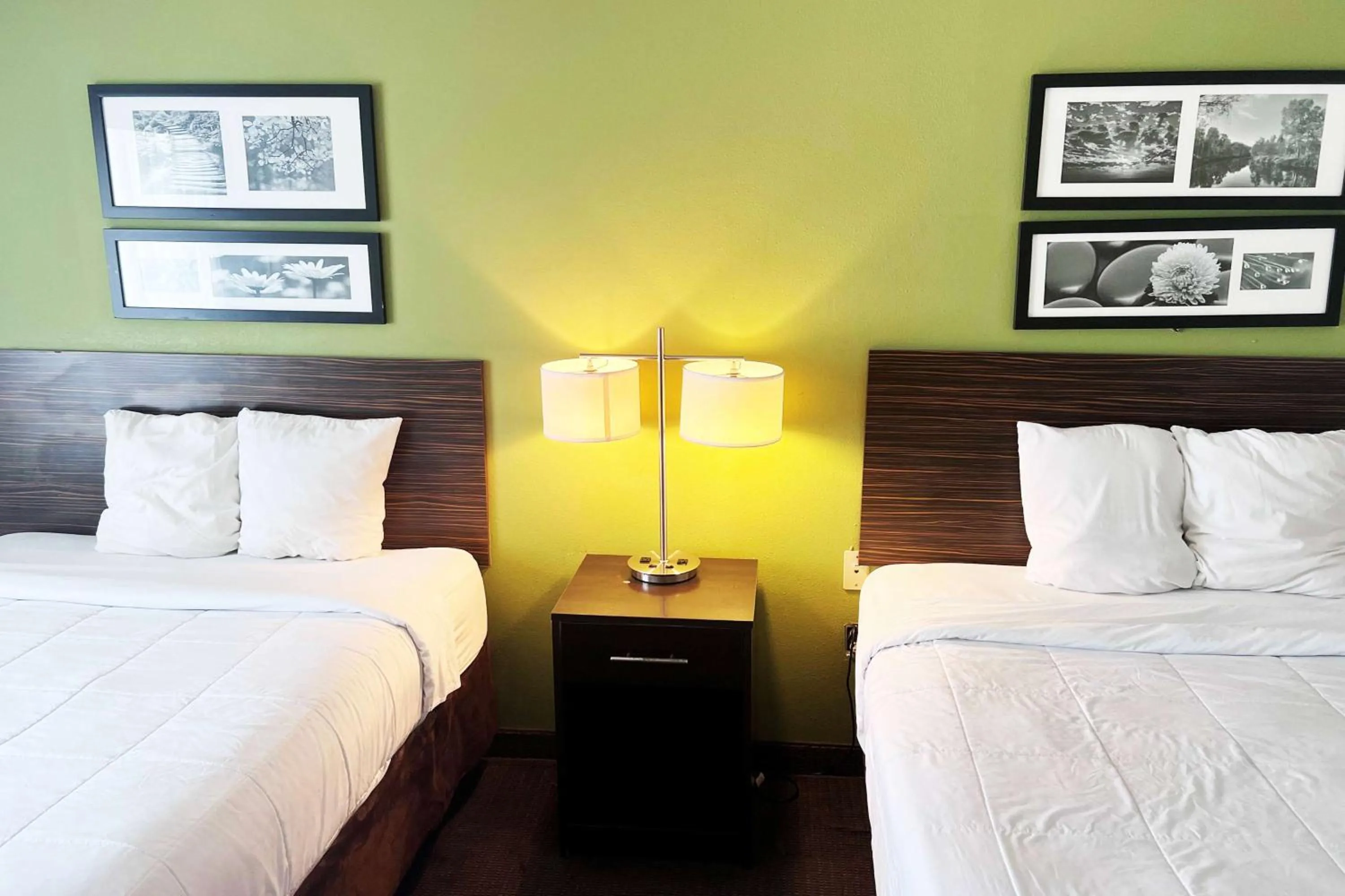 Photo of the whole room in Ramada by Wyndham Jackson MS