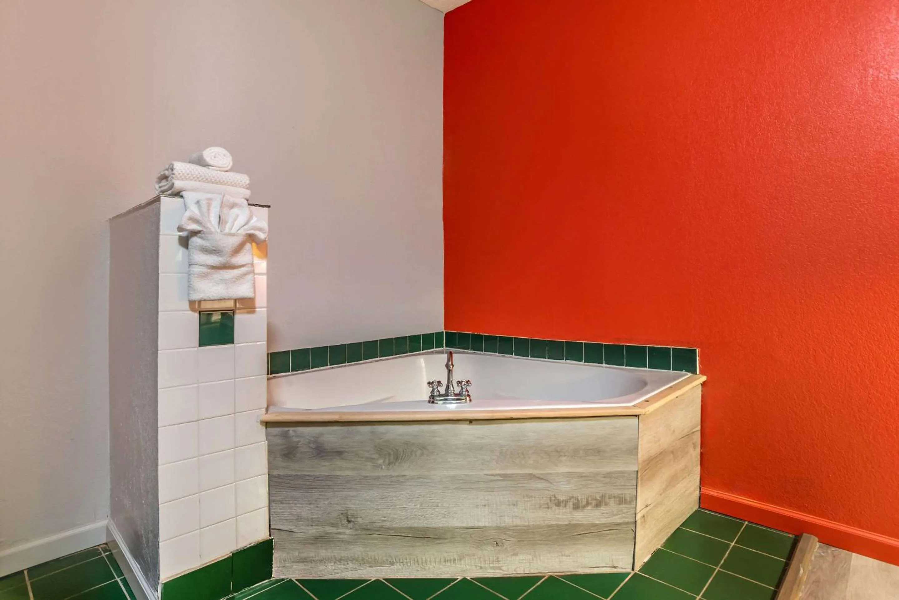 Bedroom in Econo Lodge Inn & Suites Philadelphia MS