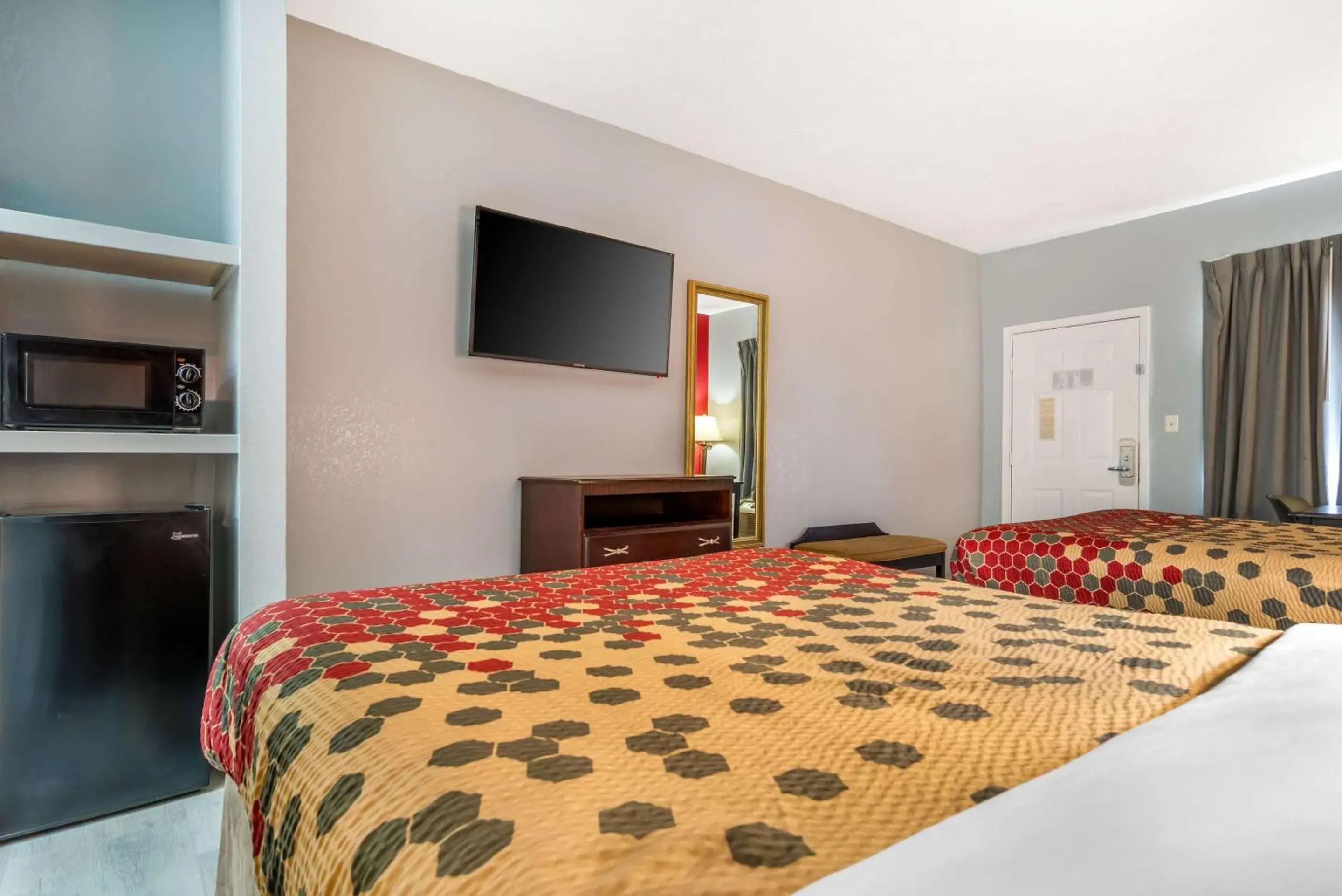 Bedroom, Bed in Econo Lodge Inn & Suites Bedroom, Bed in Econo Lodge Inn & Suites