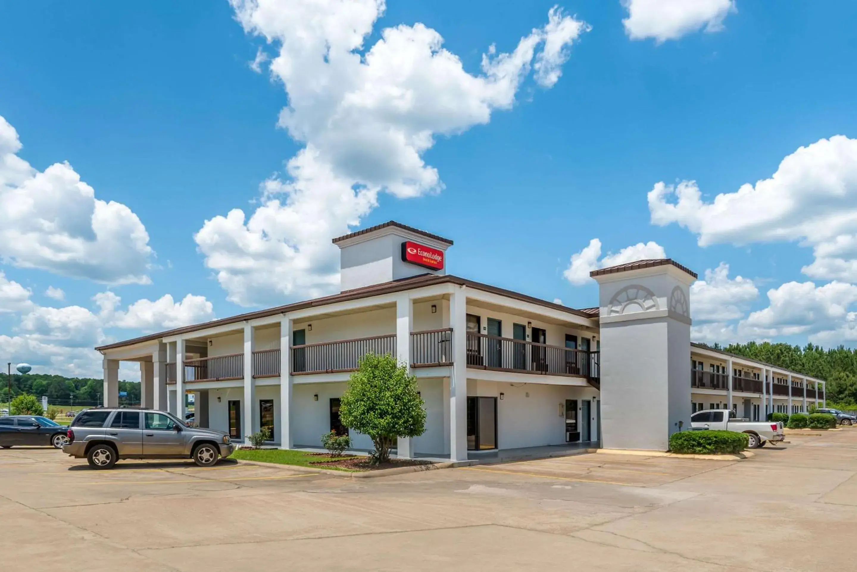Property building in Econo Lodge Inn & Suites Property building in Econo Lodge Inn & Suites