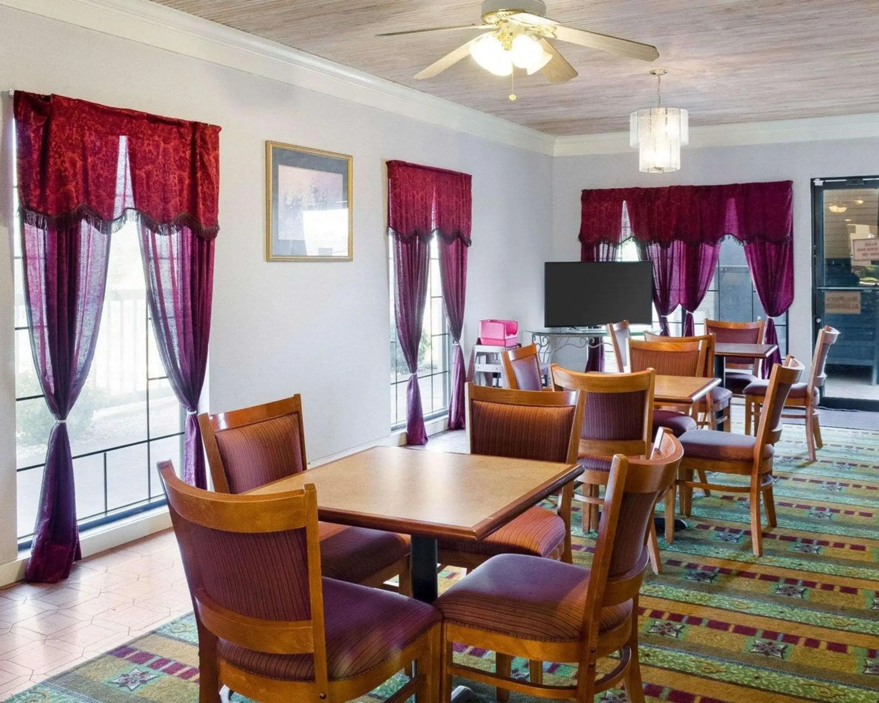 Restaurant/places to eat in Econo Lodge Canton I-55 Restaurant/places to eat in Econo Lodge Canton I-55