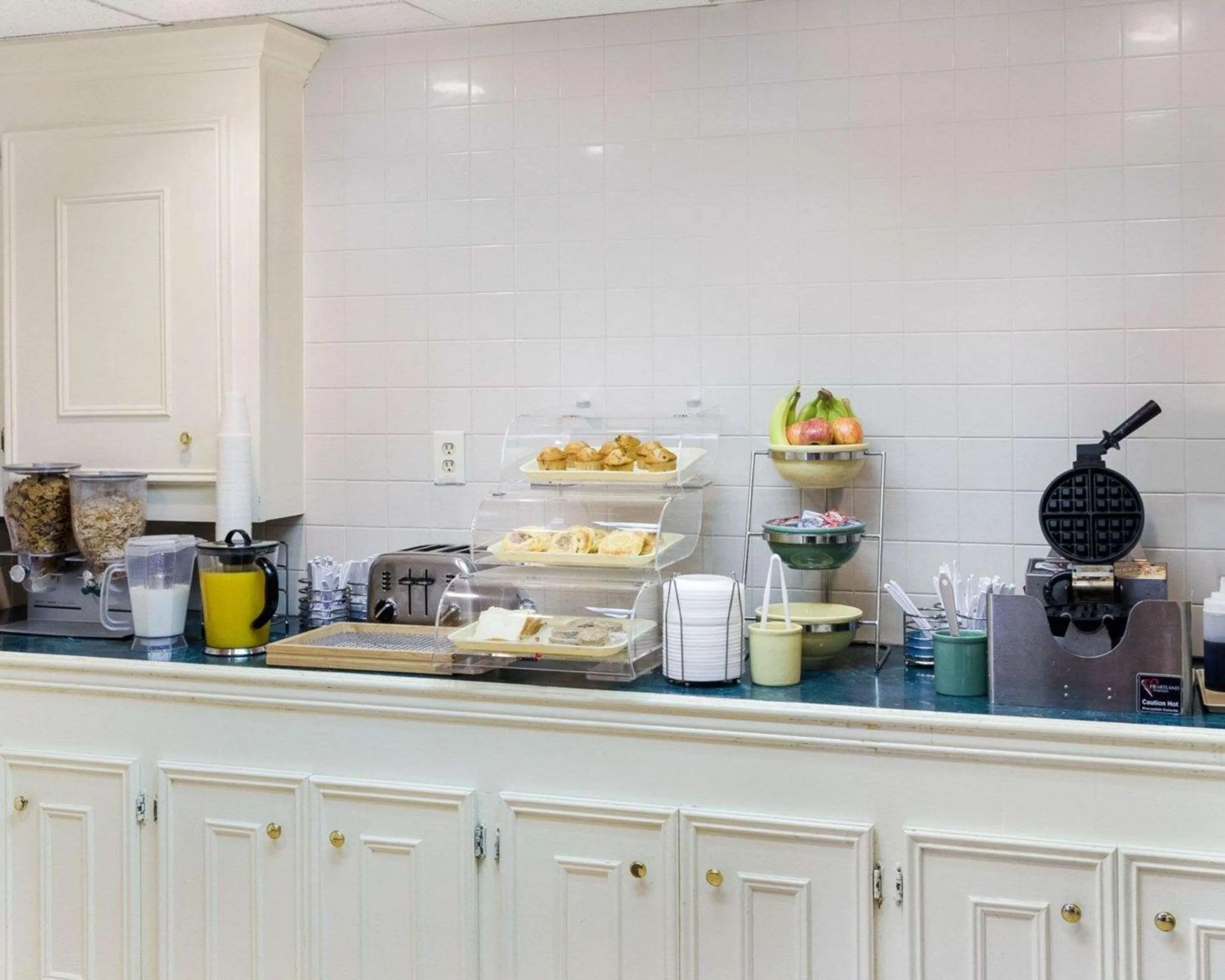 Restaurant/places to eat in Econo Lodge Canton I-55