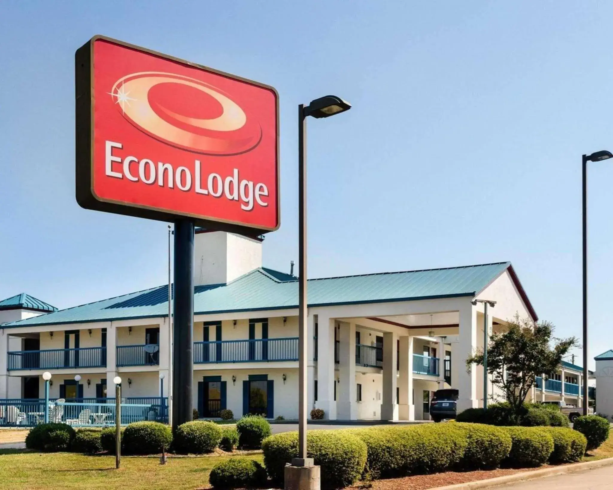 Property building in Econo Lodge Canton I-55 Property building in Econo Lodge Canton I-55