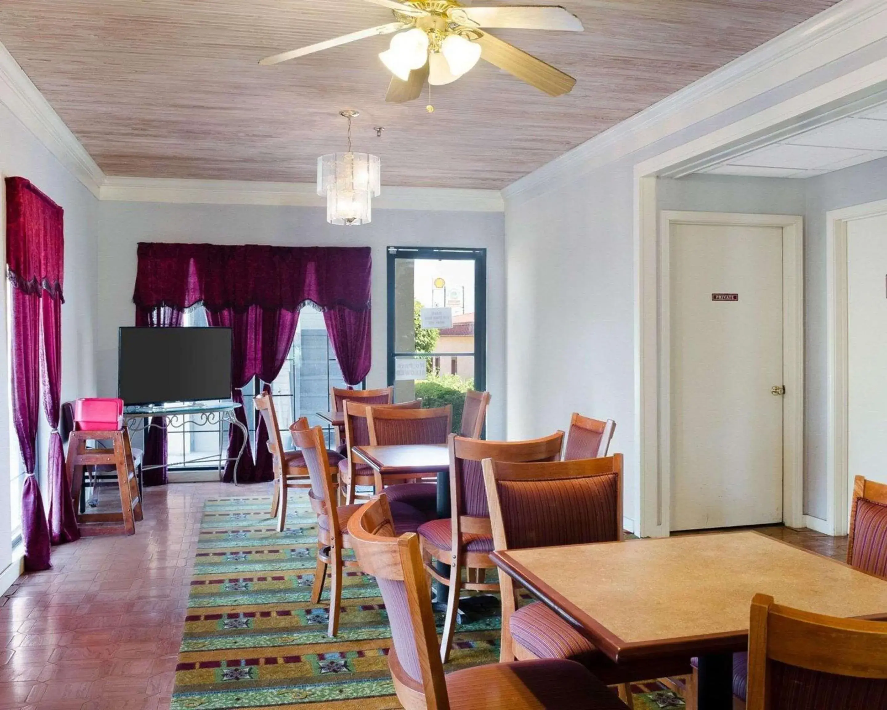 Restaurant/places to eat in Econo Lodge Canton I-55 Restaurant/places to eat in Econo Lodge Canton I-55