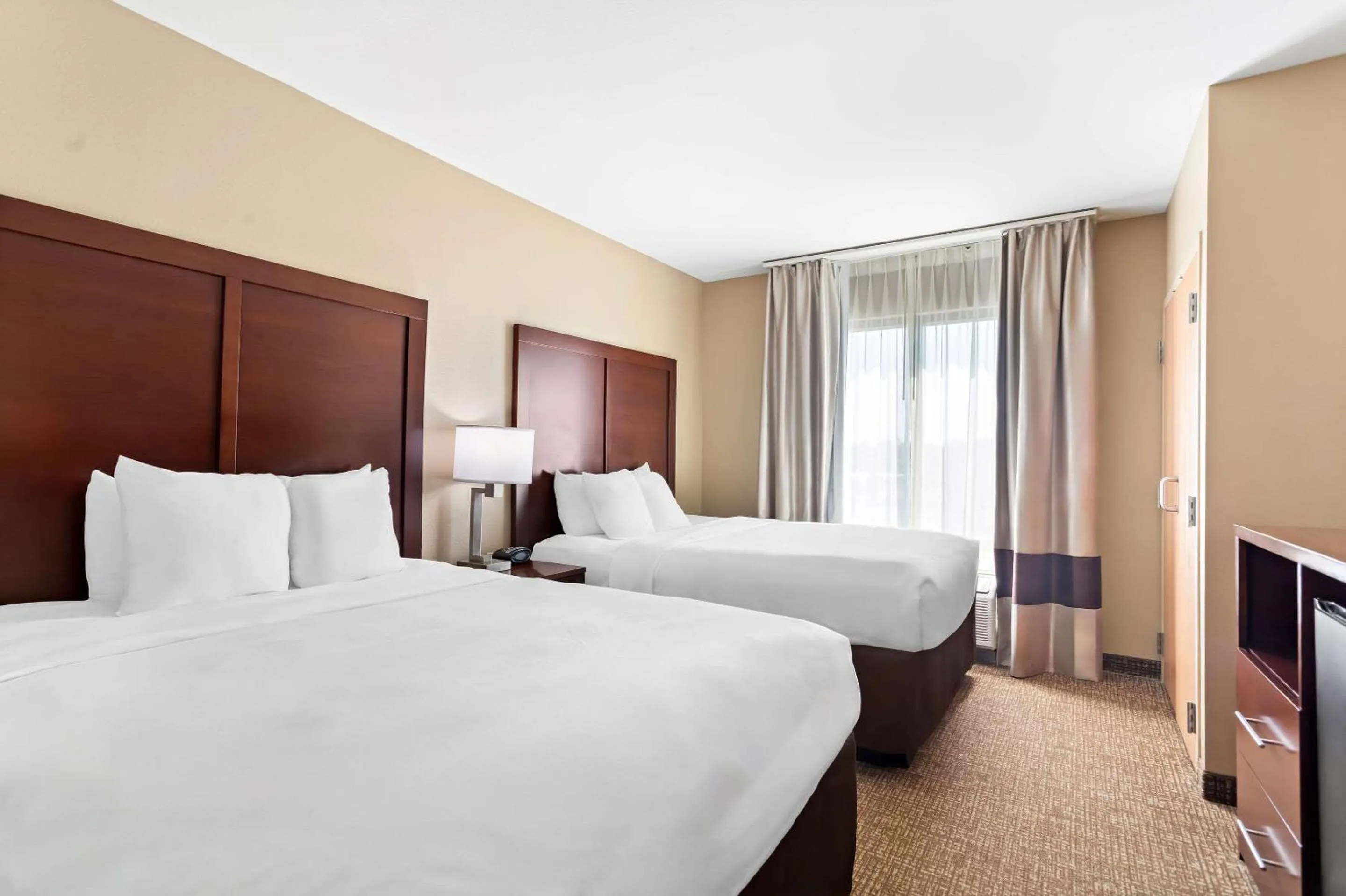 Bedroom, Bed in Comfort Suites Gulfport Central