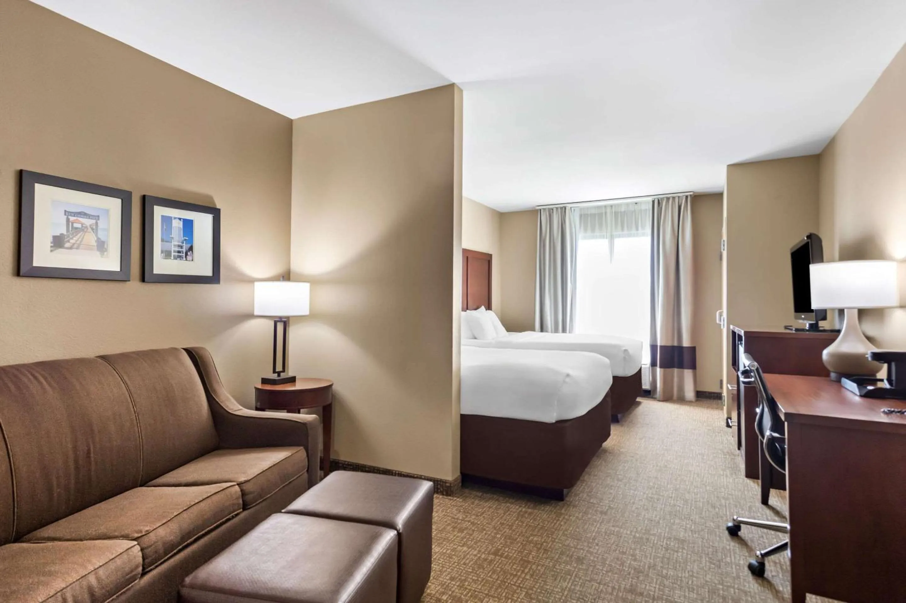 Bedroom, Bed in Comfort Suites Gulfport Central