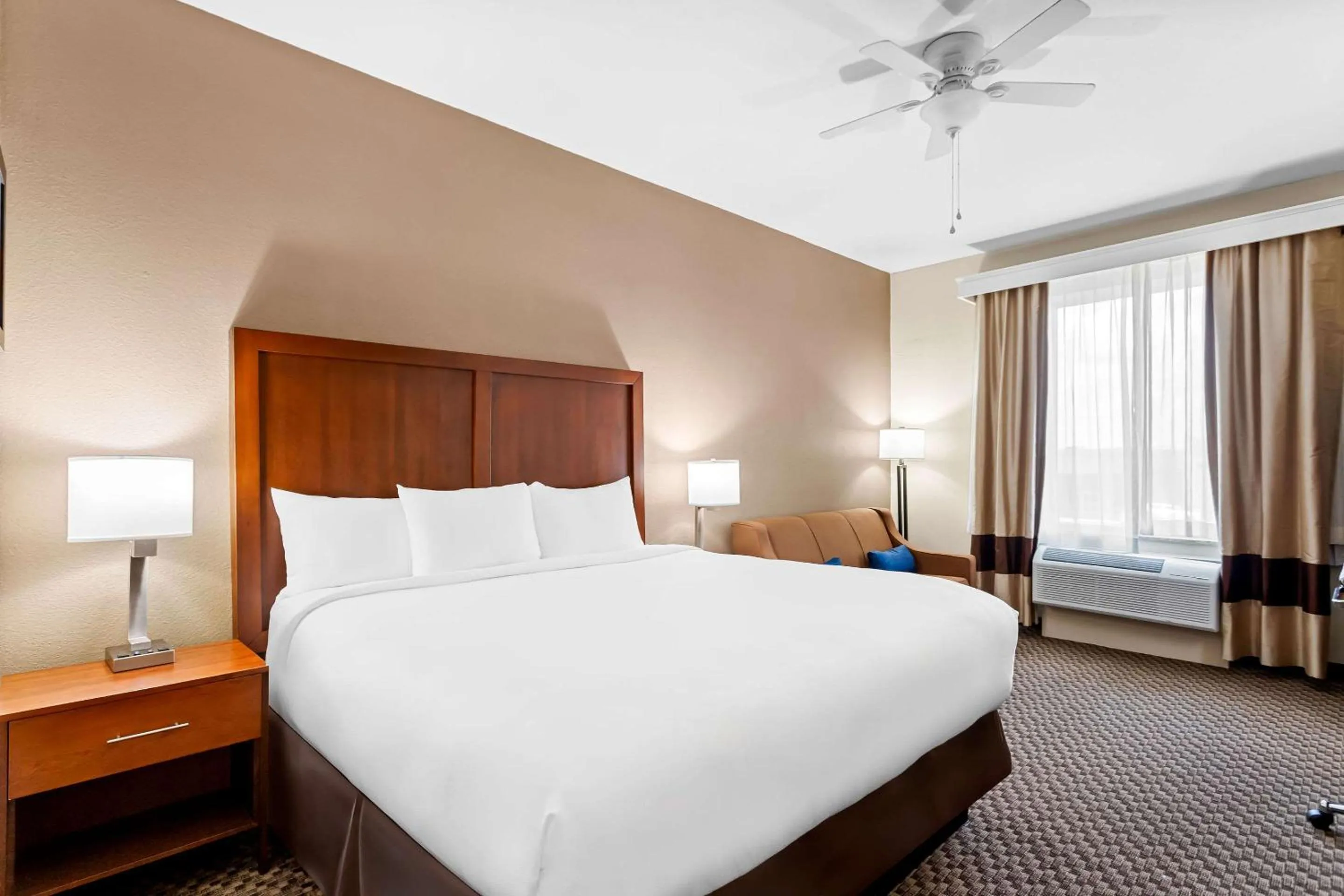 Bedroom, Bed in Comfort Inn & Suites Grenada