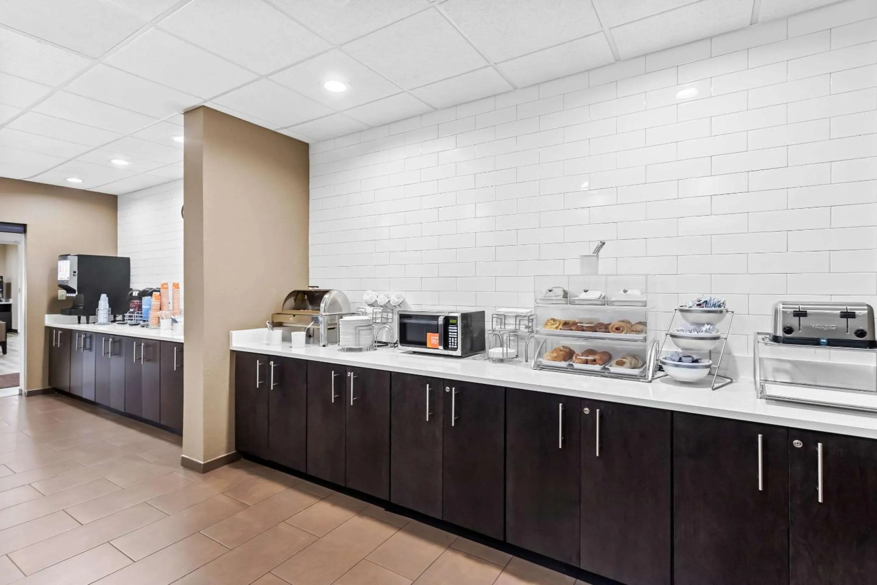 Breakfast in Comfort Inn & Suites Grenada