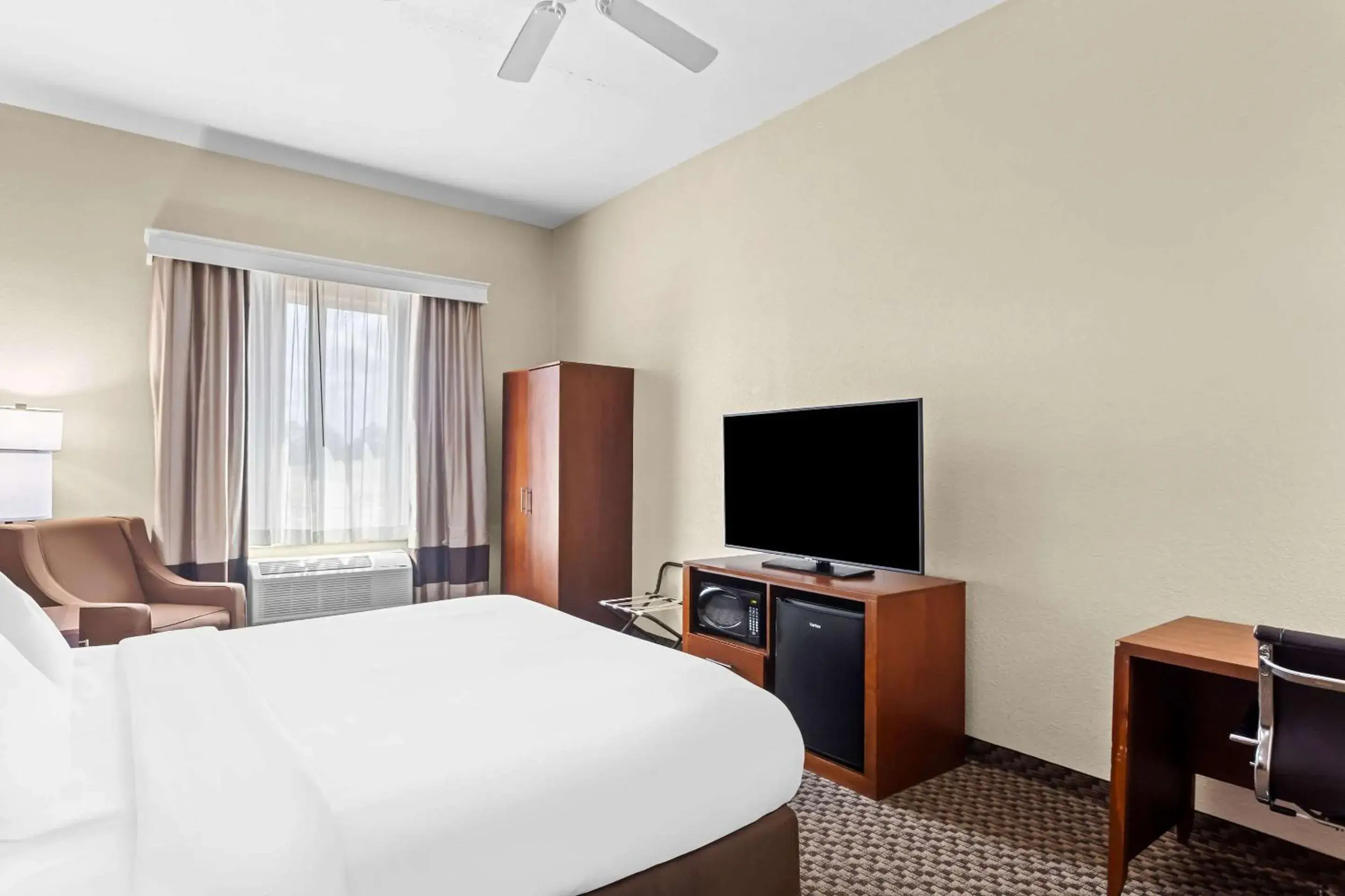 Bedroom, Bed in Comfort Inn & Suites Grenada Bedroom, Bed in Comfort Inn & Suites Grenada