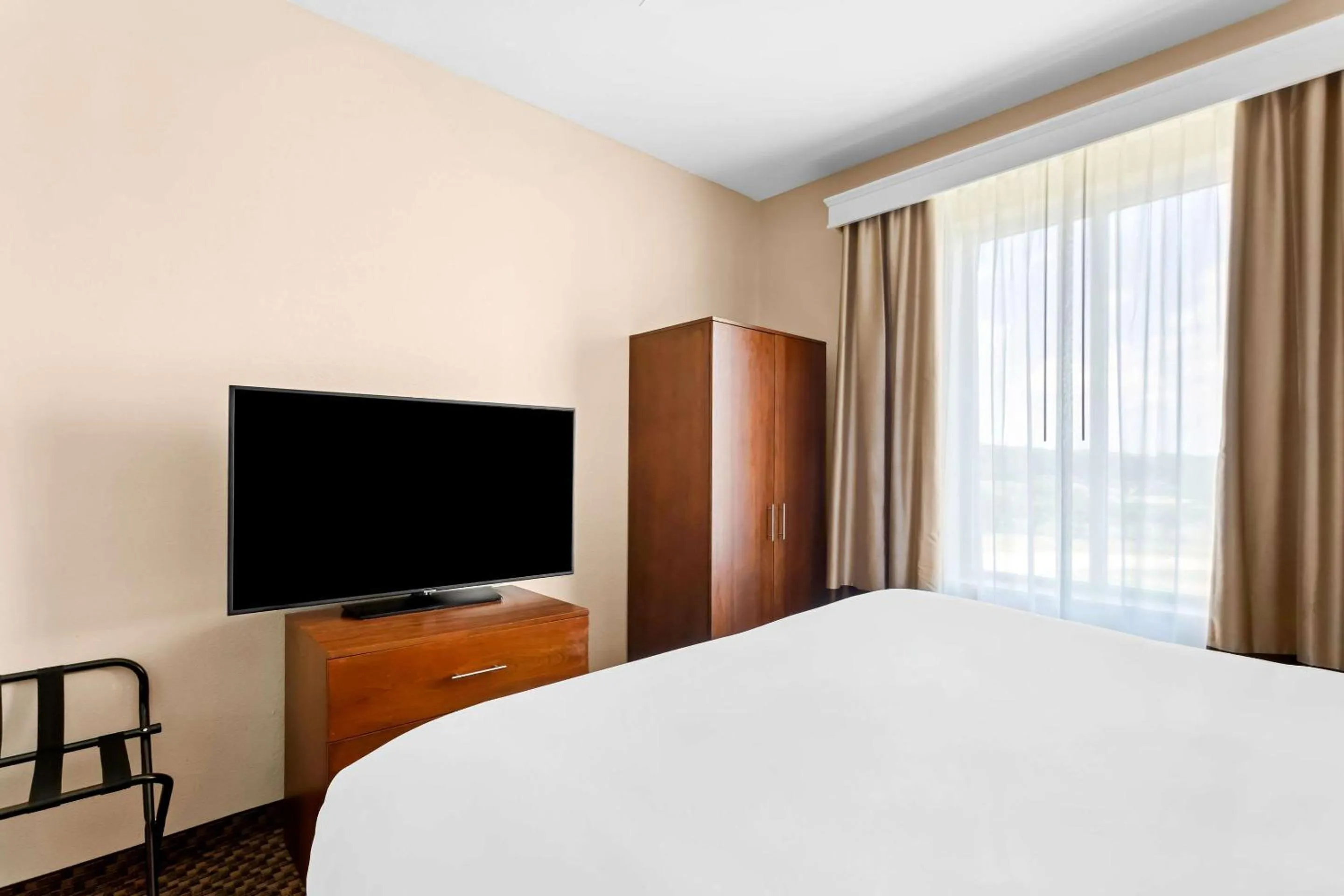 Bedroom, Bed in Comfort Inn & Suites Grenada