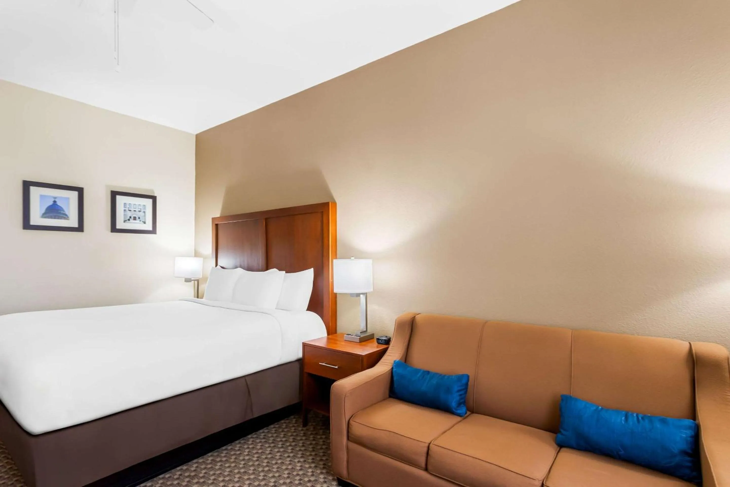 Bedroom, Bed in Comfort Inn & Suites Grenada