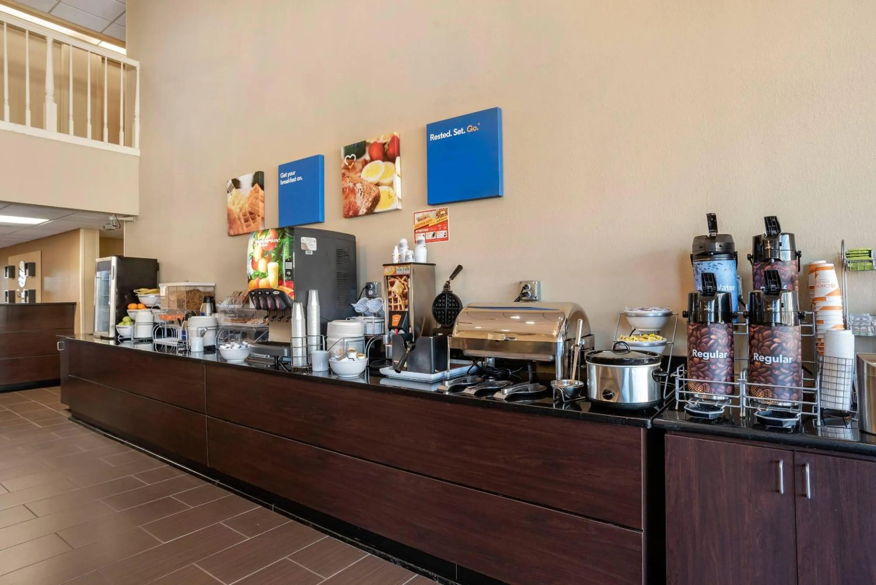 Breakfast in Comfort Inn Pearl-Jackson