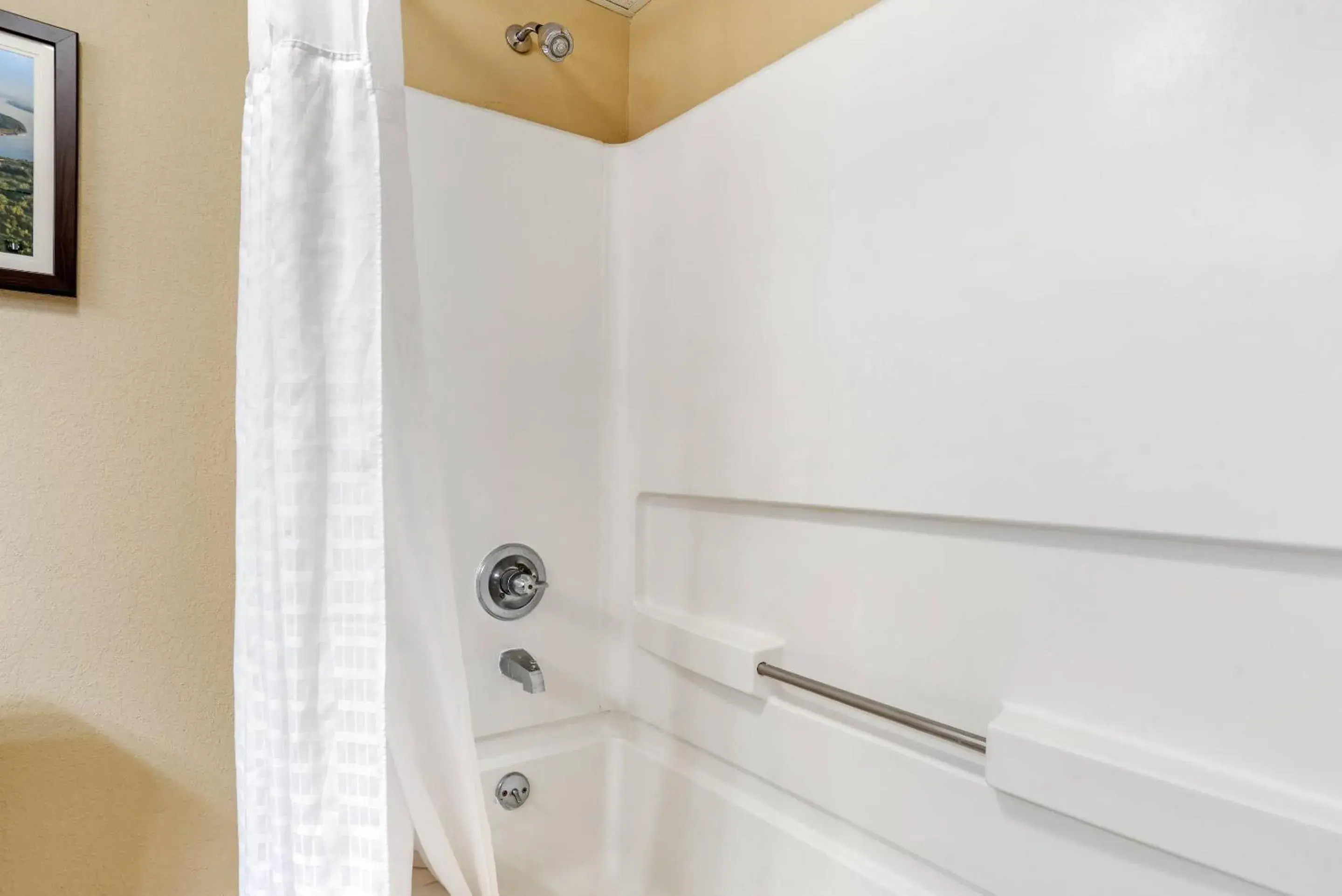 Bedroom in Comfort Inn Pearl-Jackson Bedroom in Comfort Inn Pearl-Jackson