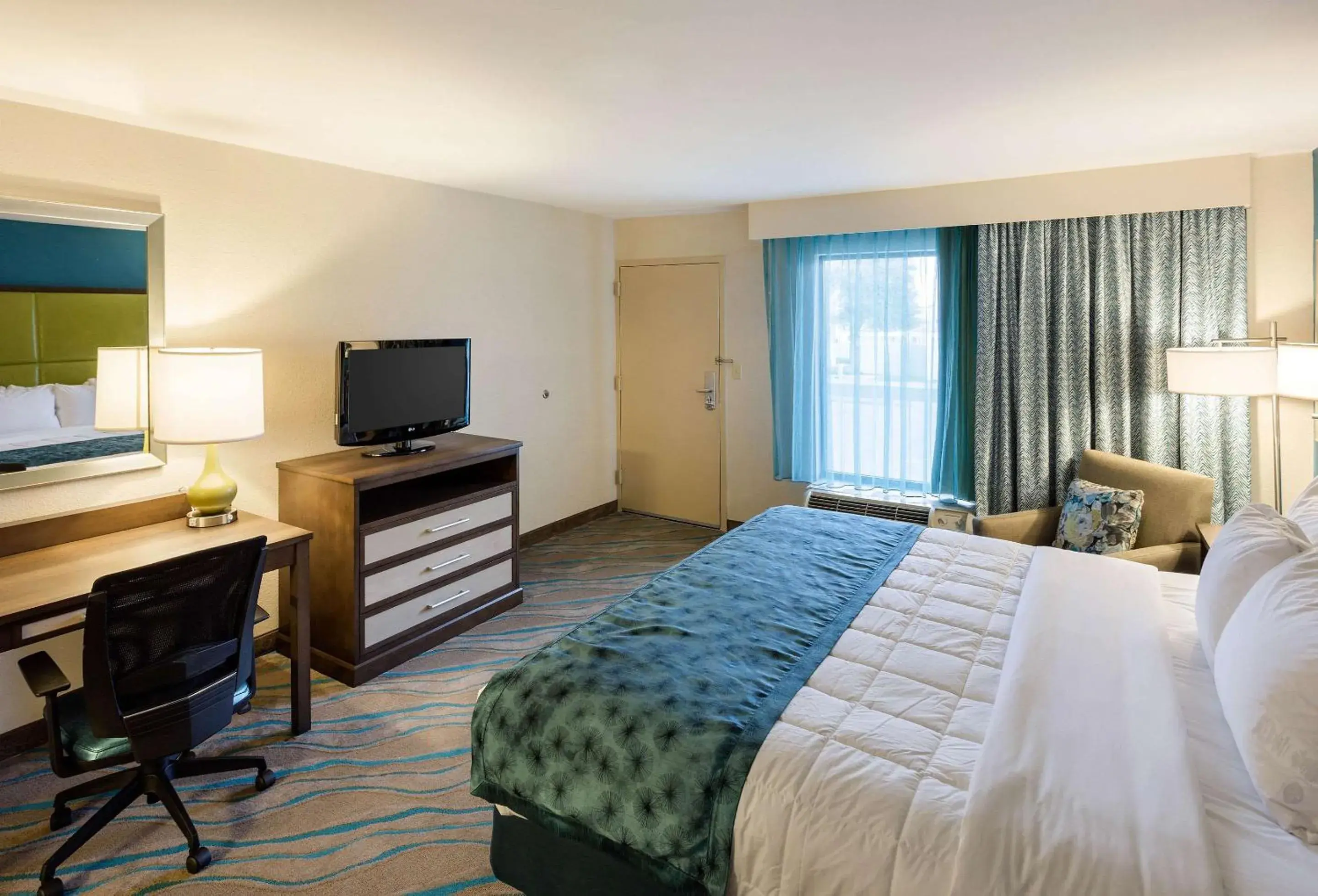 Photo of the whole room, Bed in Quality Inn Gulfport I-10 Photo of the whole room, Bed in Quality Inn Gulfport I-10