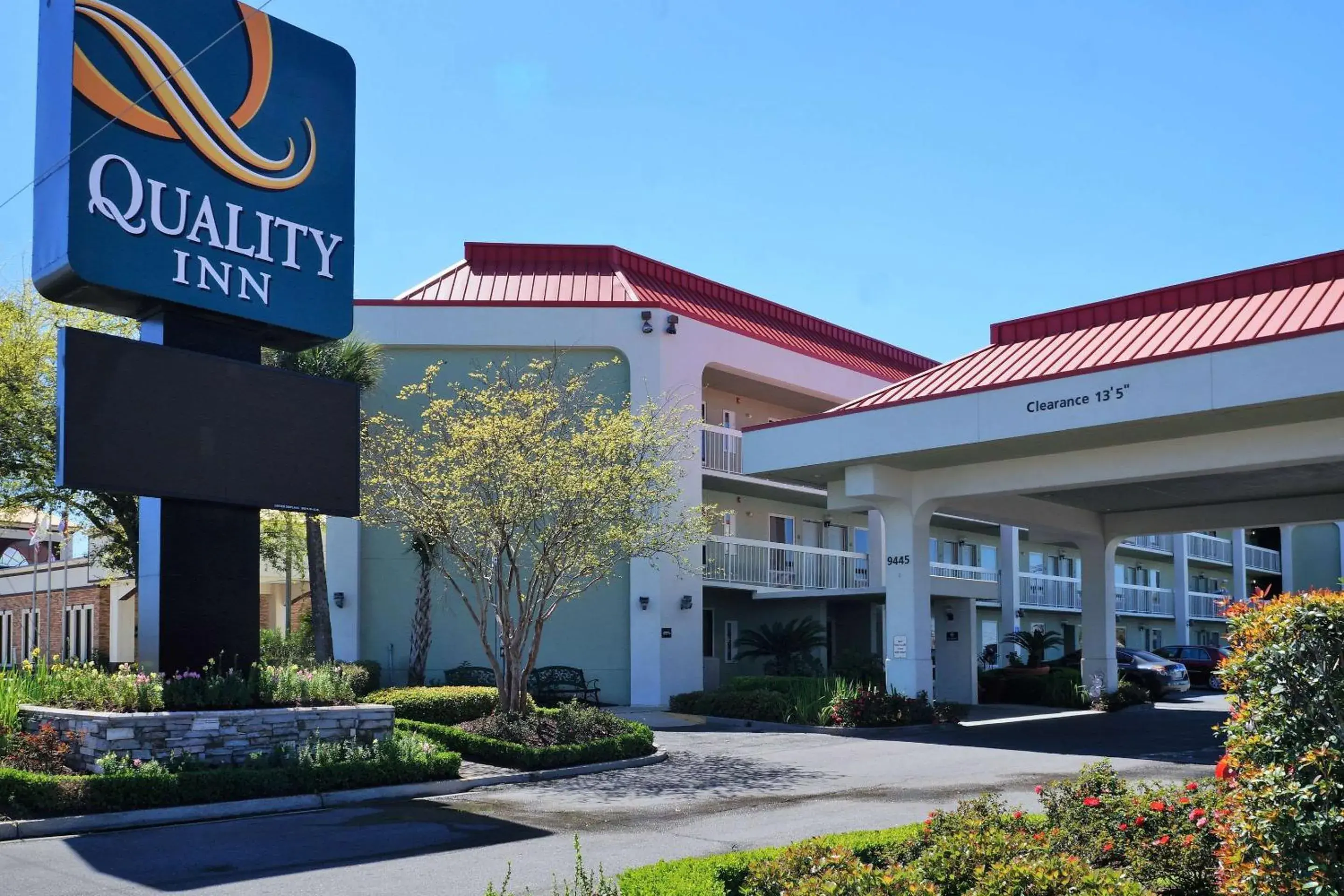 Property building in Quality Inn Gulfport I-10 Property building in Quality Inn Gulfport I-10