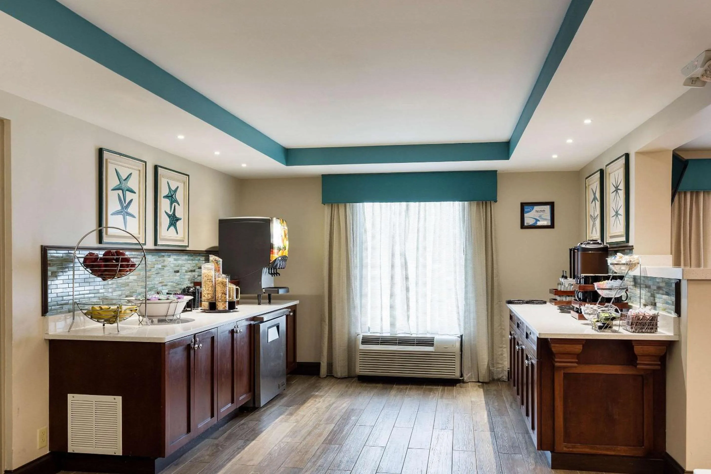 Restaurant/places to eat, Bed in Quality Inn Gulfport I-10