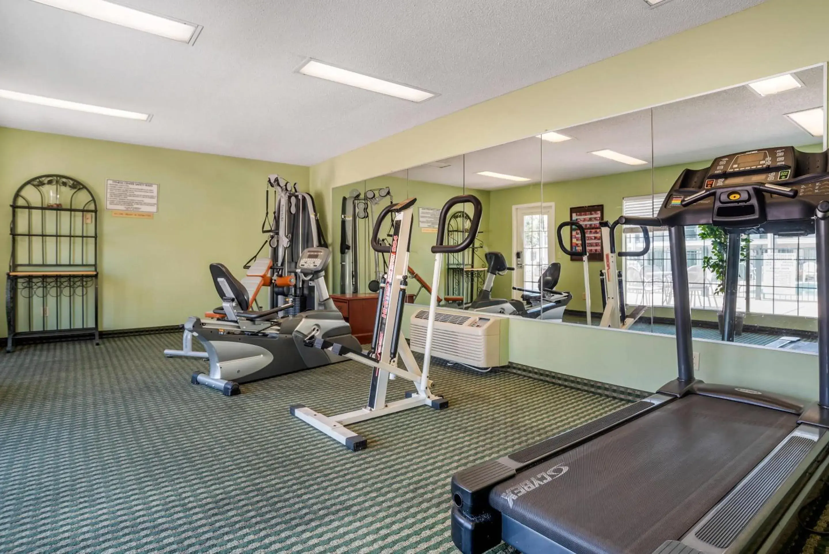 Fitness centre/facilities in Econo Lodge Fitness centre/facilities in Econo Lodge