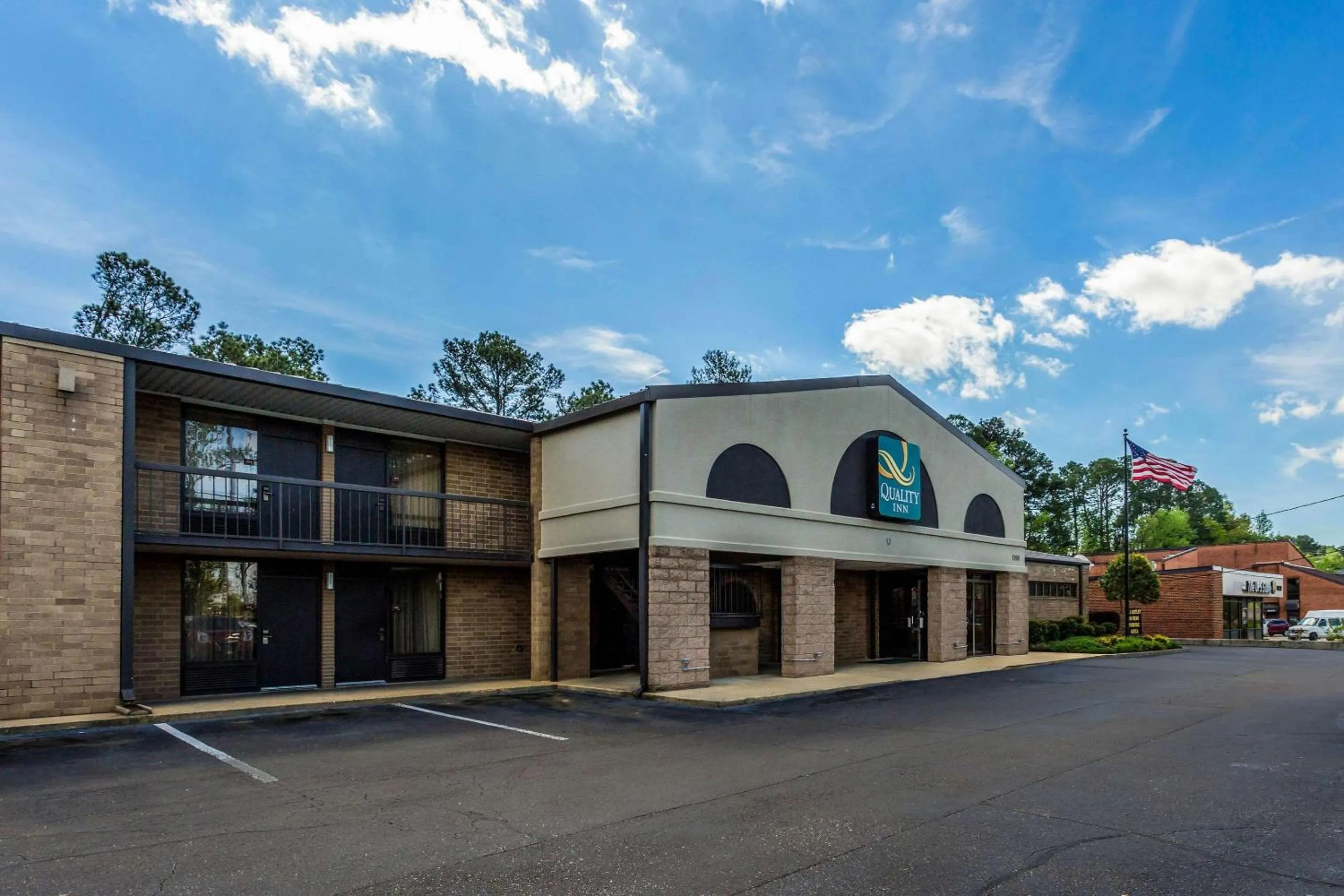 Property building in Quality Inn Tupelo Central