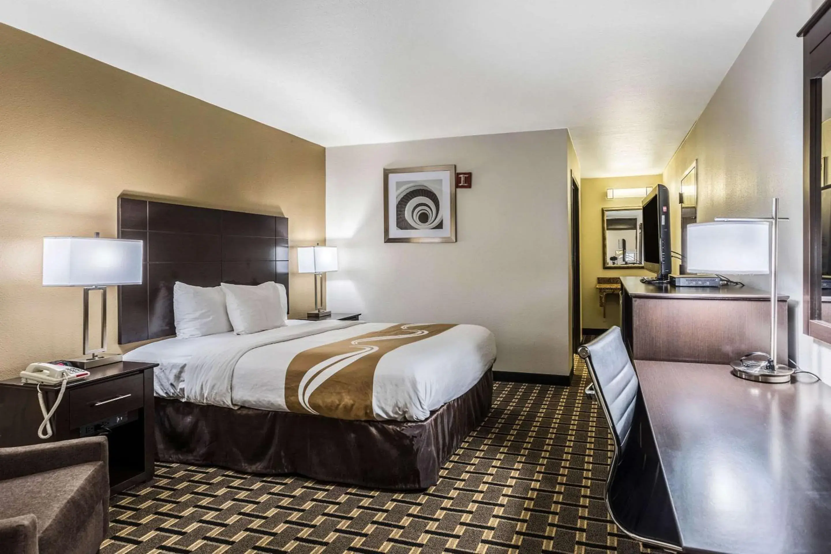 Photo of the whole room, Bed in Quality Inn Tupelo Central Photo of the whole room, Bed in Quality Inn Tupelo Central