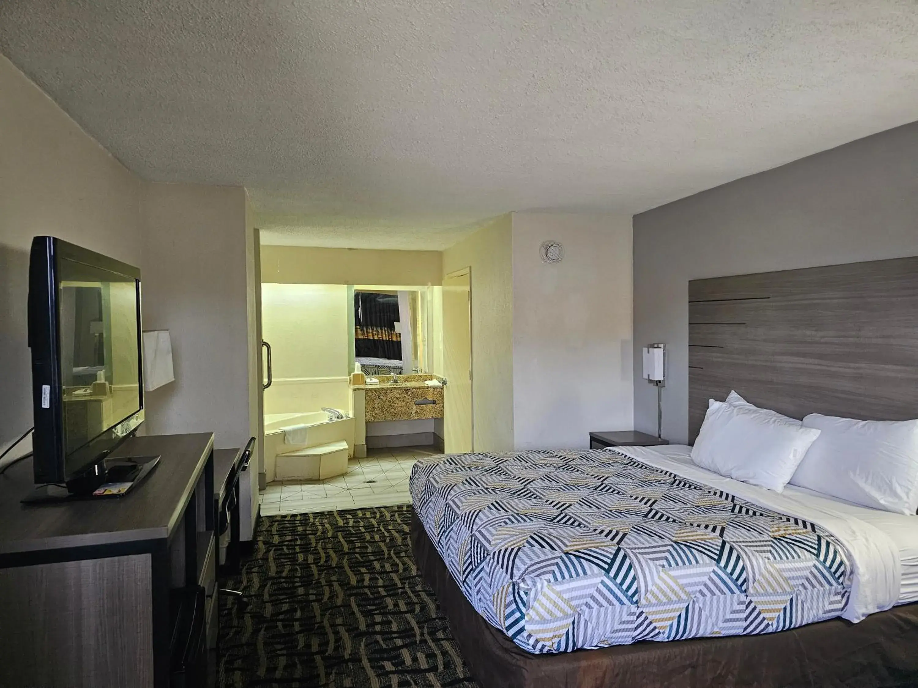 Bedroom, Bed in Motel 6 Jackson MS Southwest Bedroom, Bed in Motel 6 Jackson MS Southwest