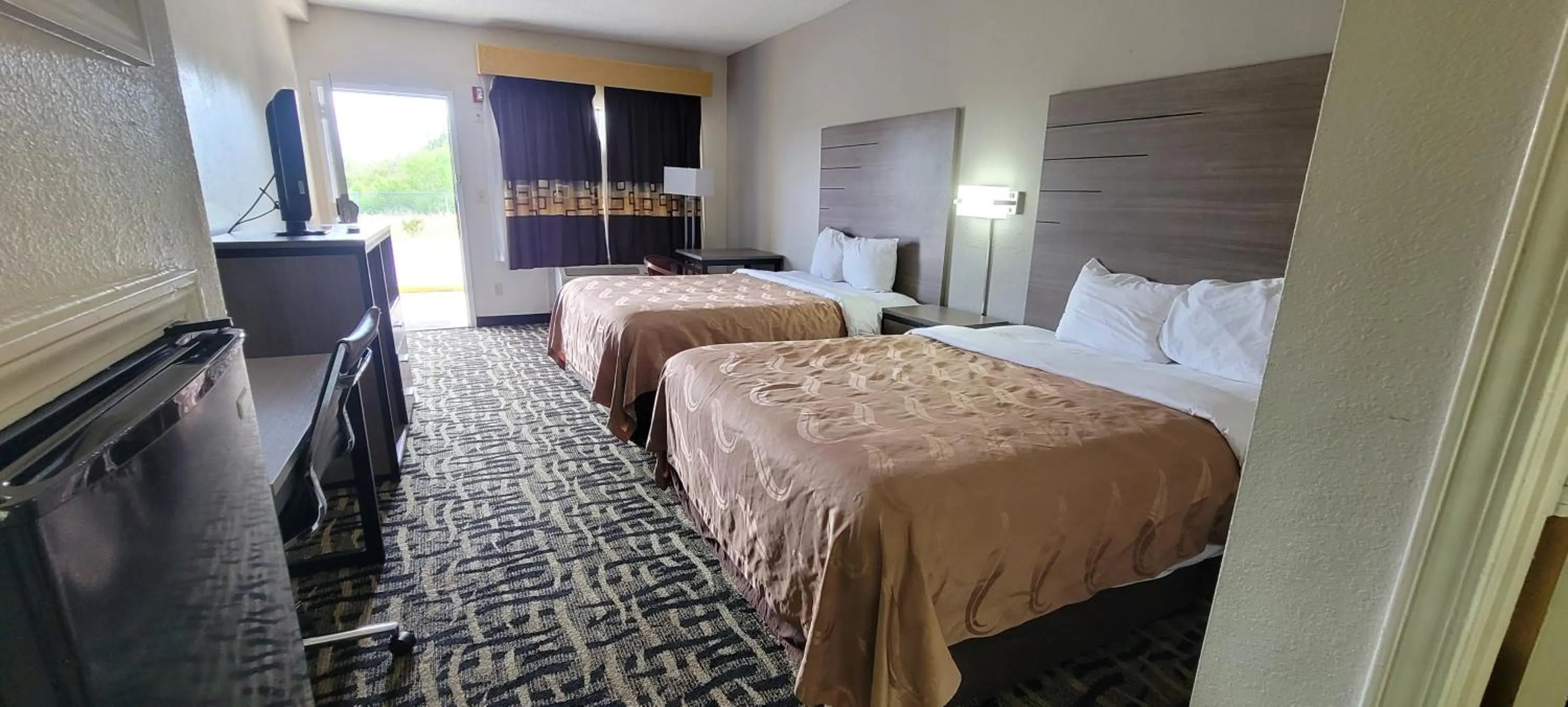 Bed in Motel 6 Jackson MS Southwest