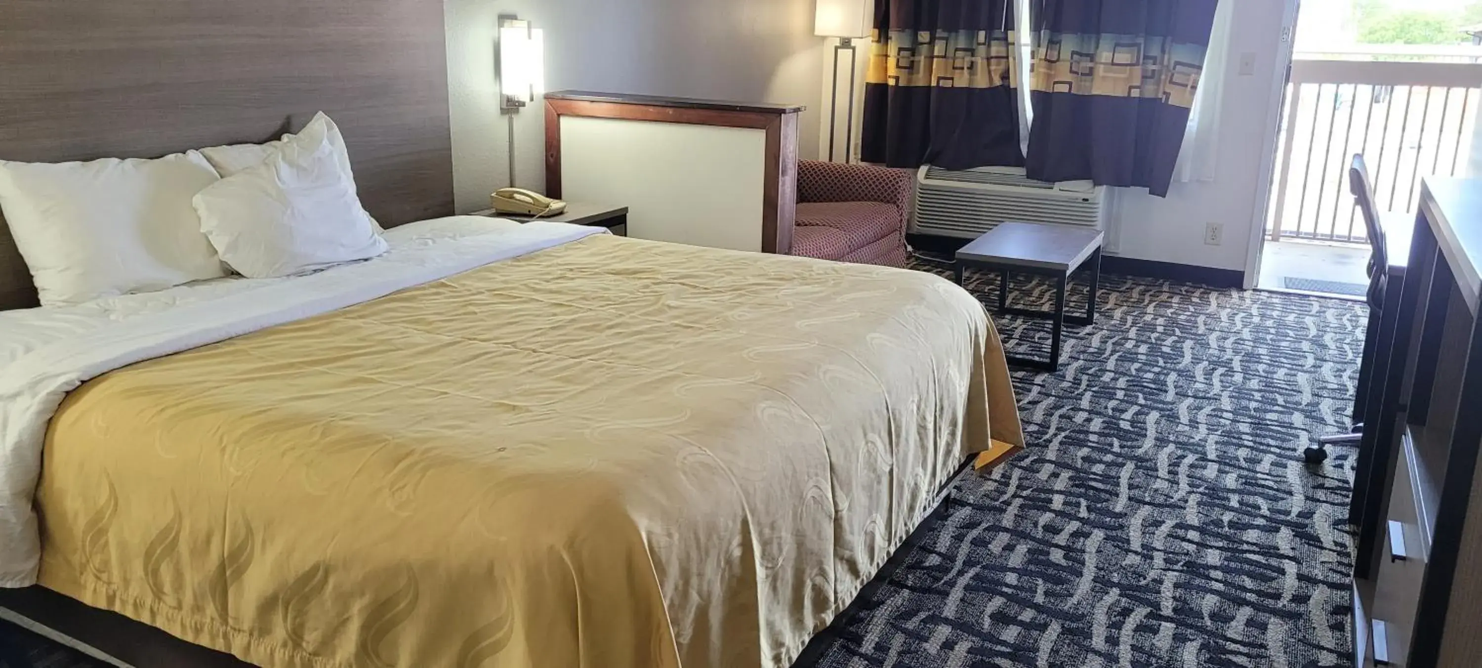 Bedroom, Bed in Motel 6 Jackson MS Southwest Bedroom, Bed in Motel 6 Jackson MS Southwest