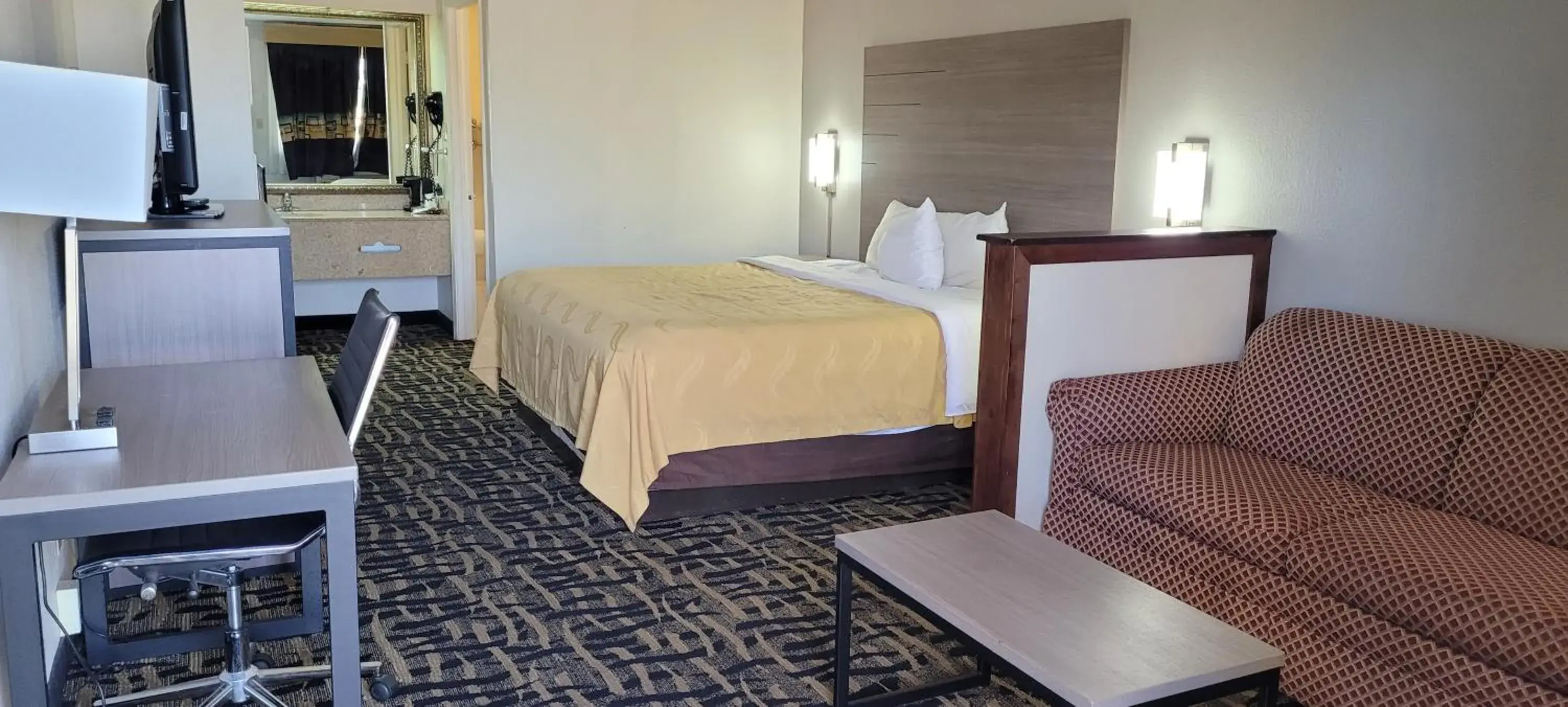 Bedroom, Bed in Motel 6 Jackson MS Southwest Bedroom, Bed in Motel 6 Jackson MS Southwest