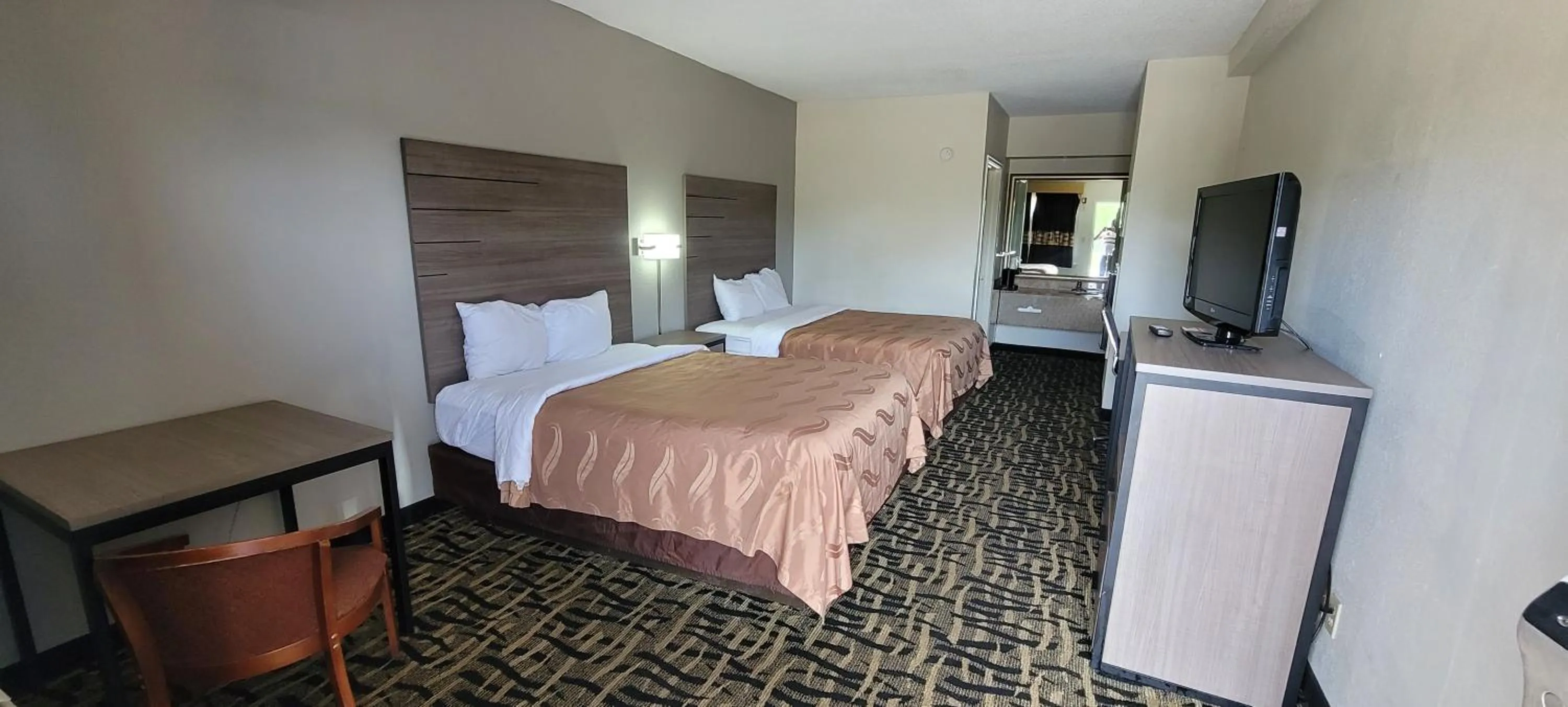 Bed in Motel 6 Jackson MS Southwest