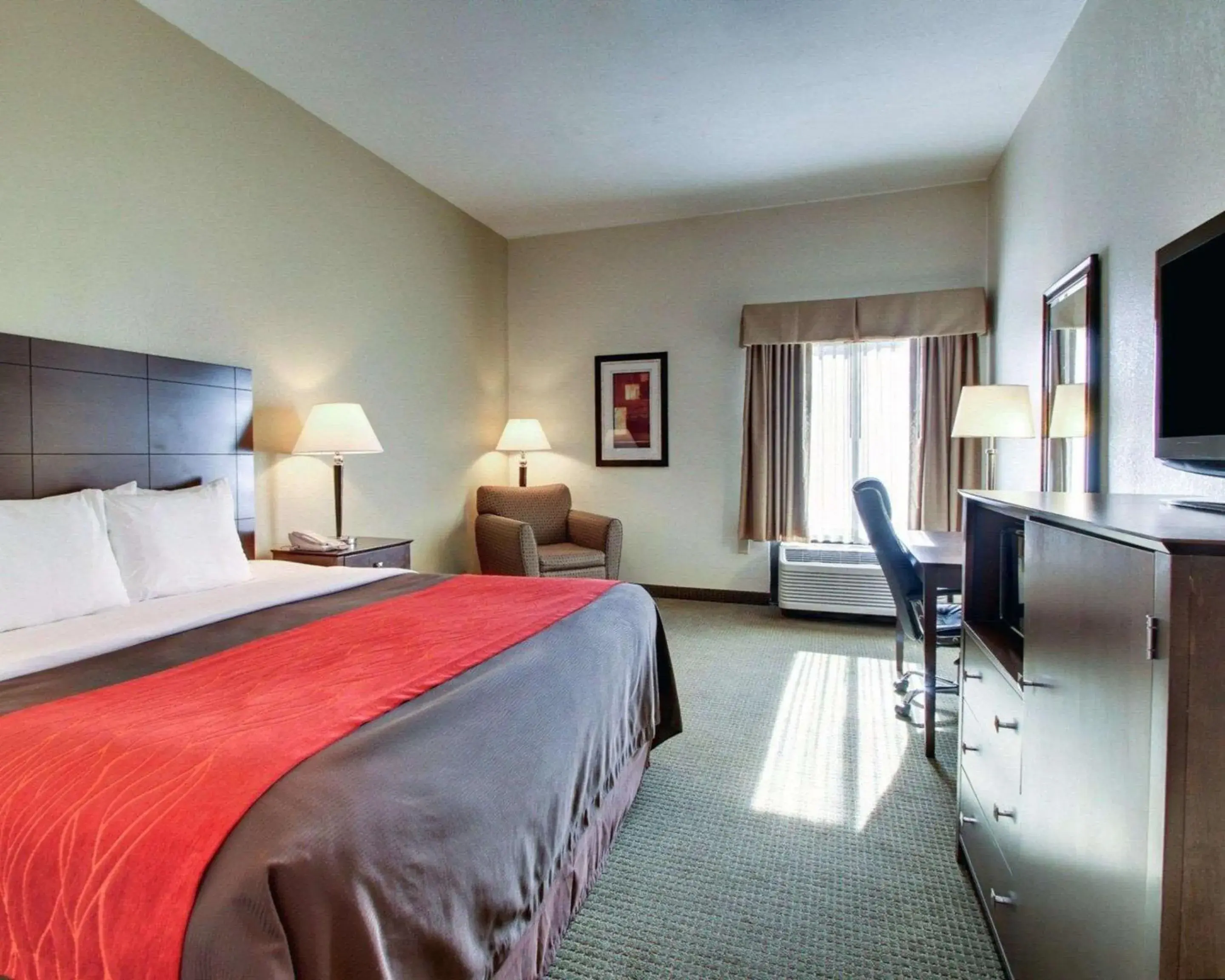 Photo of the whole room, Bed in Comfort Inn Moss Point Pascagoula Photo of the whole room, Bed in Comfort Inn Moss Point Pascagoula