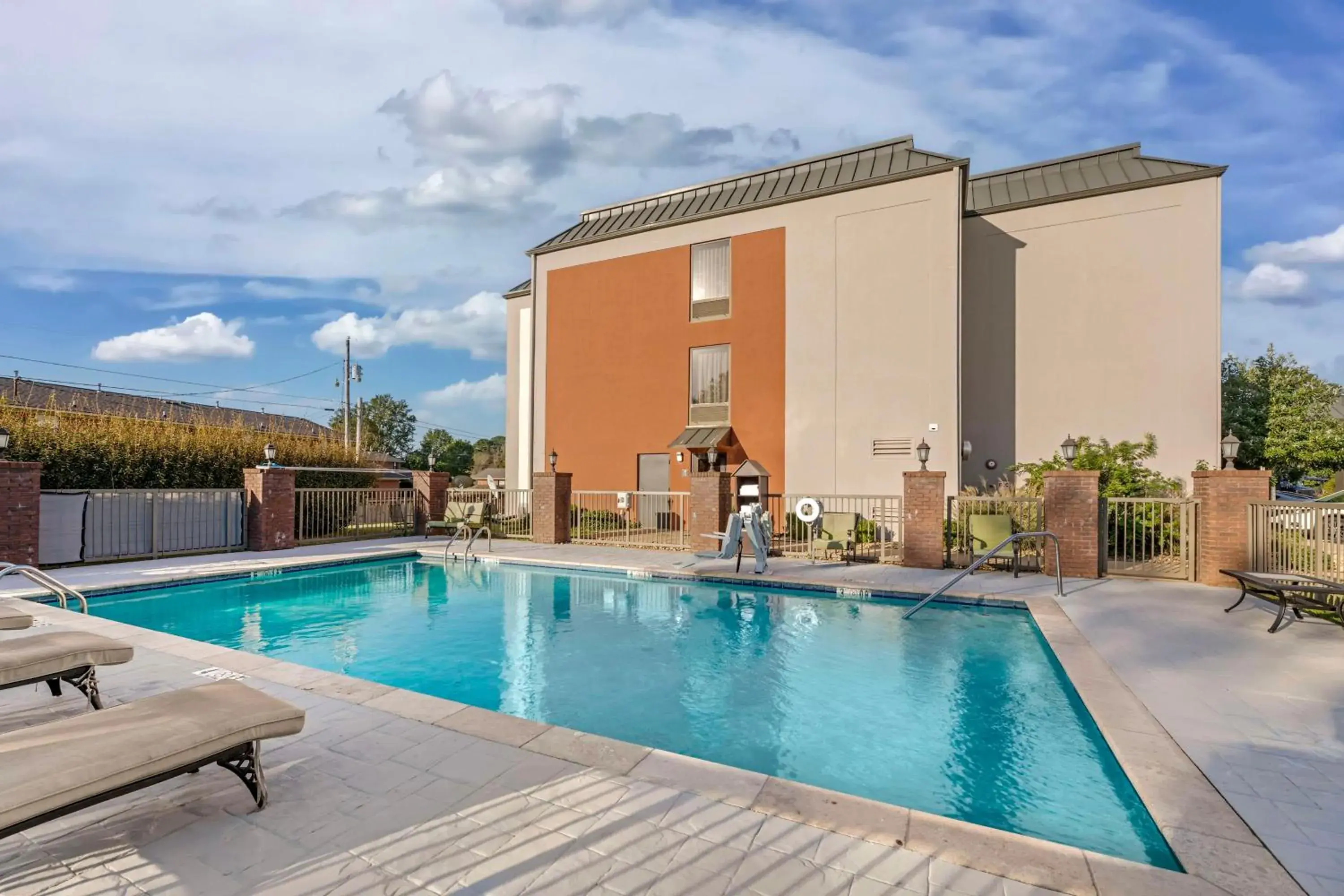 Pool view in Best Western New Albany Pool view in Best Western New Albany