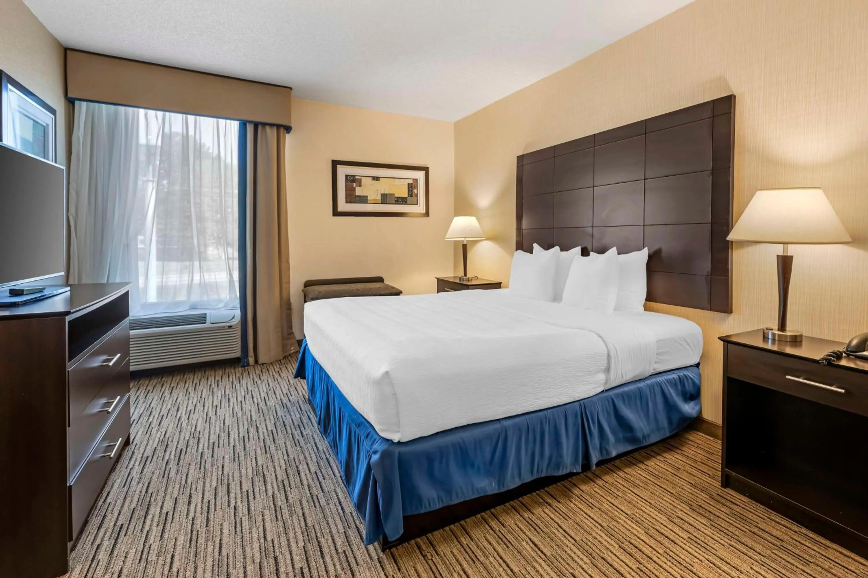 Bedroom, Bed in Best Western New Albany