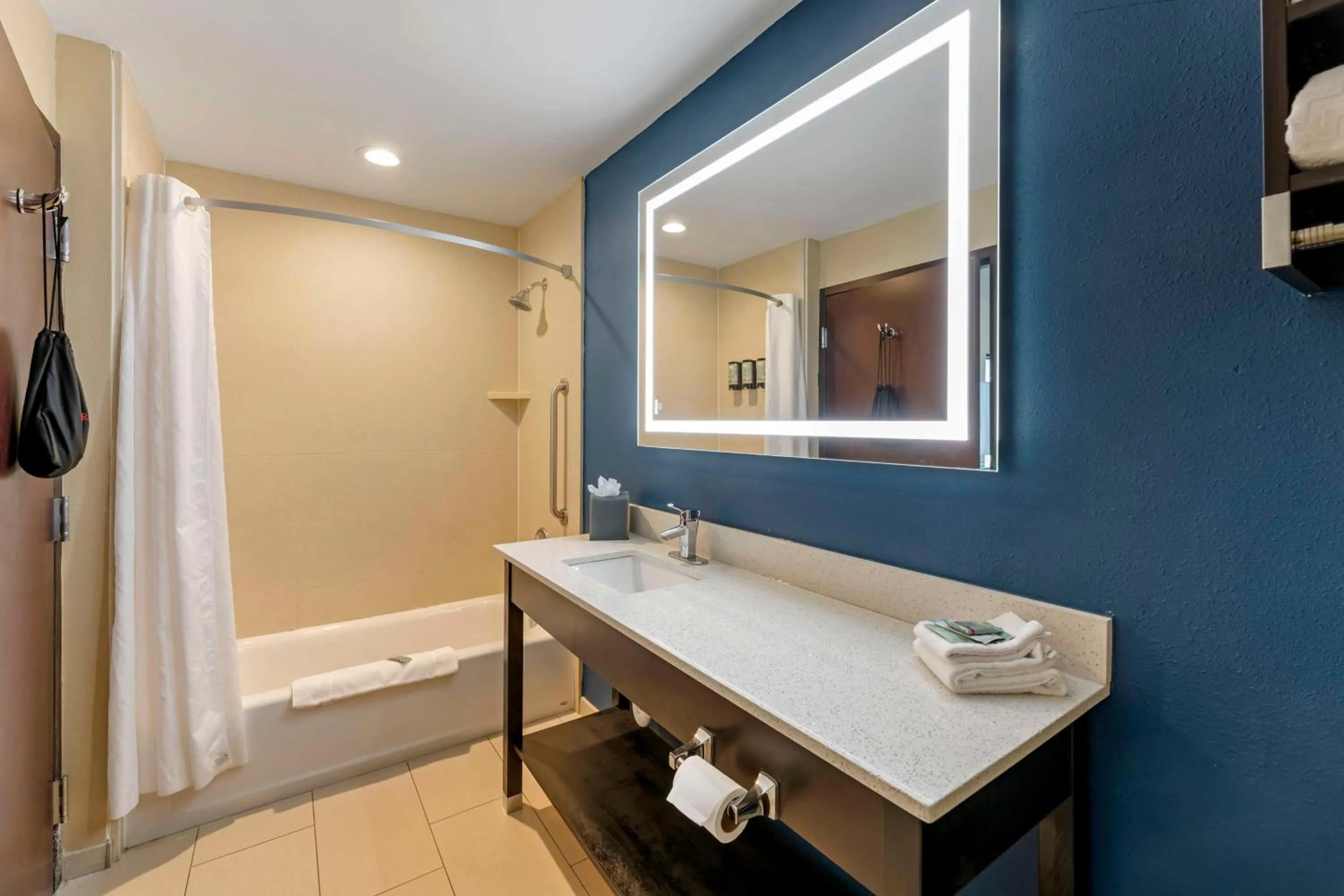 Bathroom in Best Western New Albany